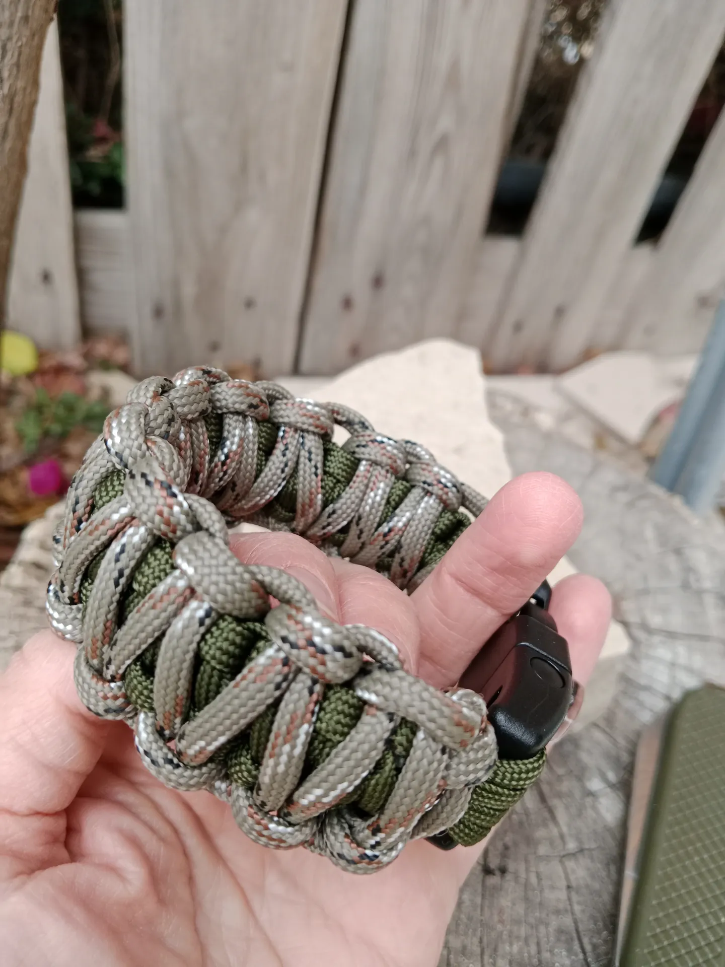 Pulsera trenzada a mano estilo aventura/supervivencia - Imagen 3
