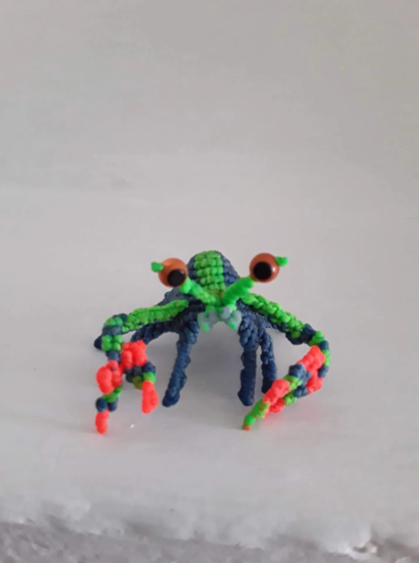 Cangrejo en macramé hecho a mano