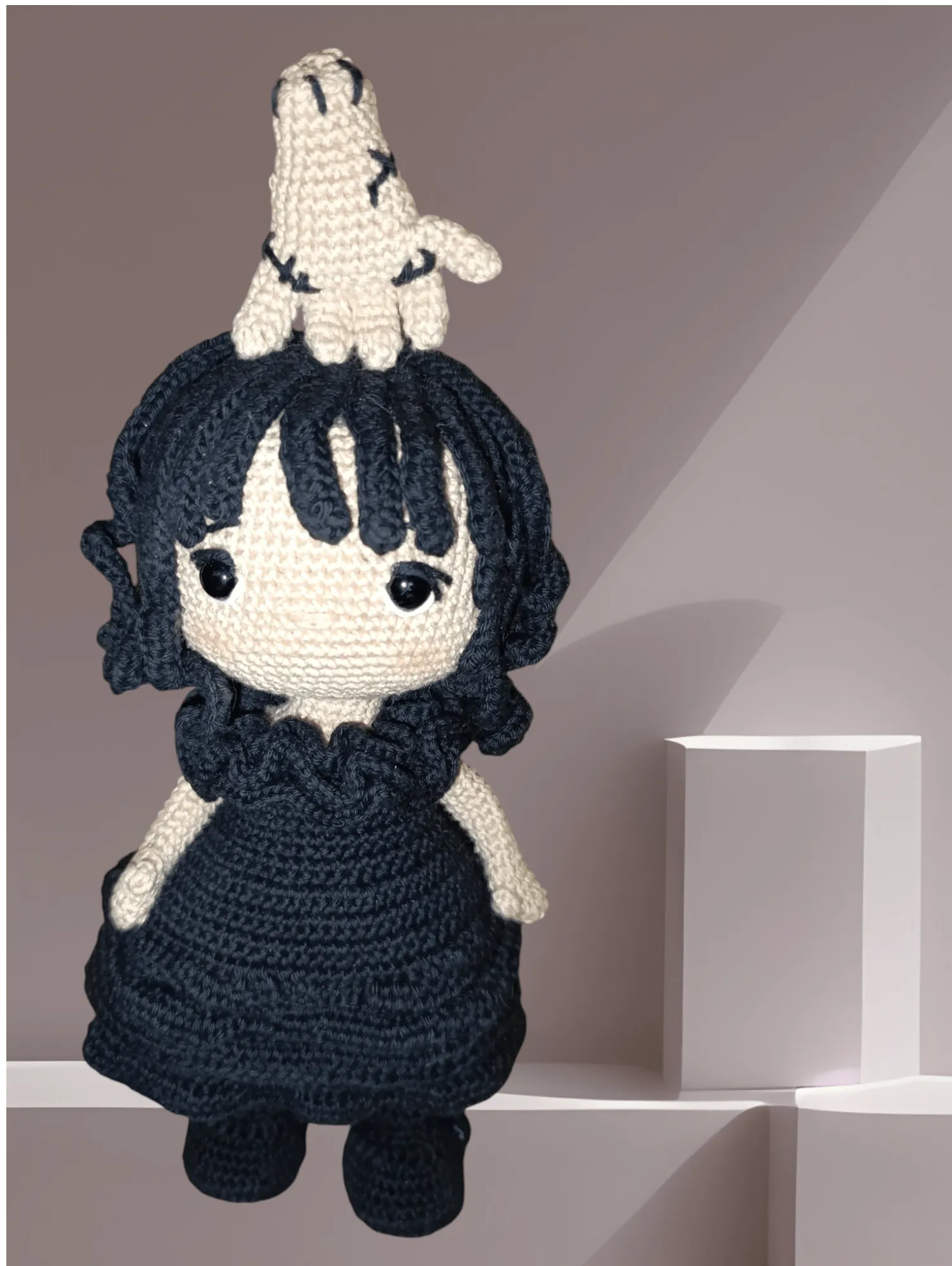 Muñeca Merlina hecha a crochet