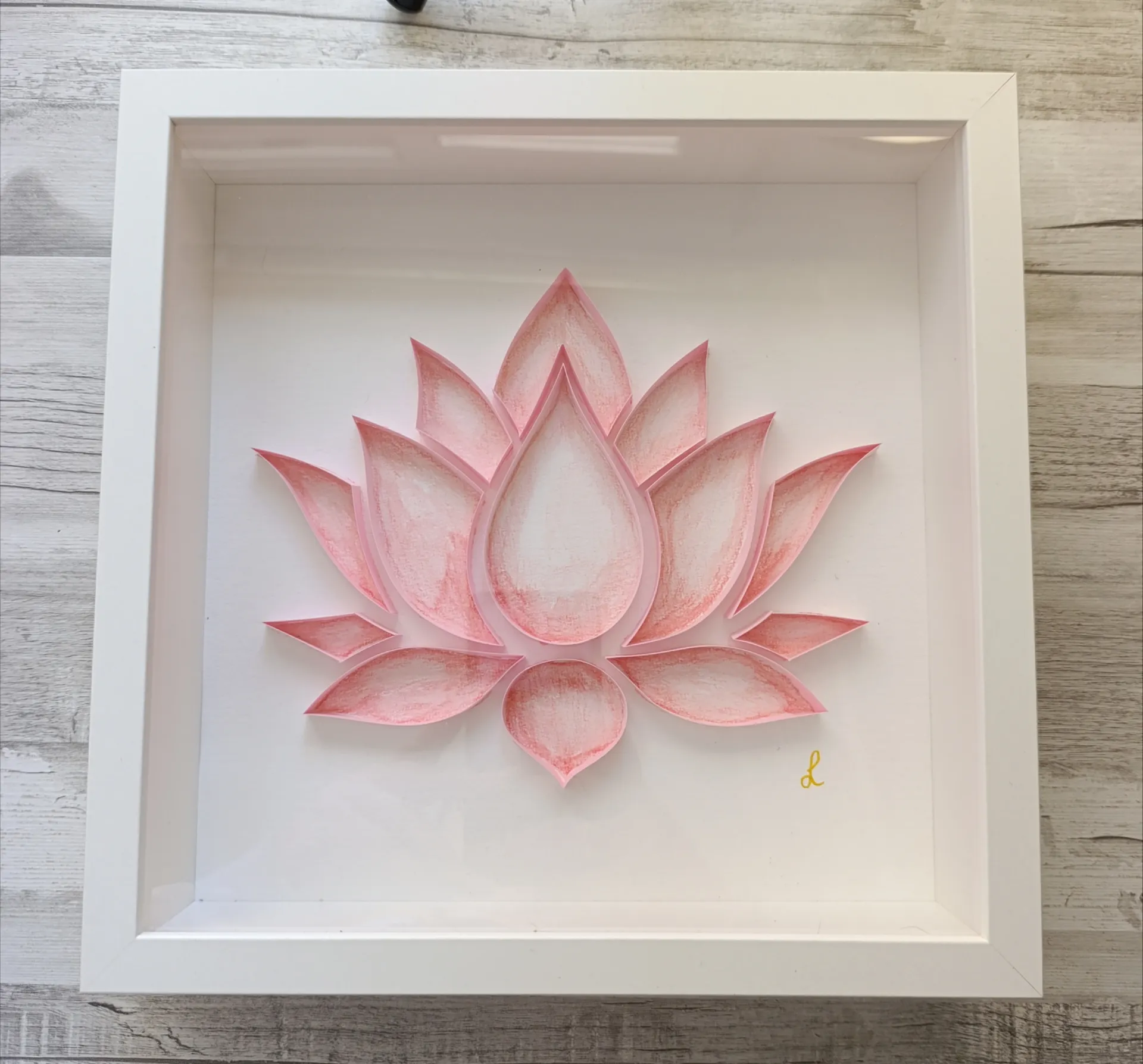 Cuadro Flor de Loto Artesanal en Filigrana de Papel (Quilling) - Símbolo de Pureza - Imagen 2
