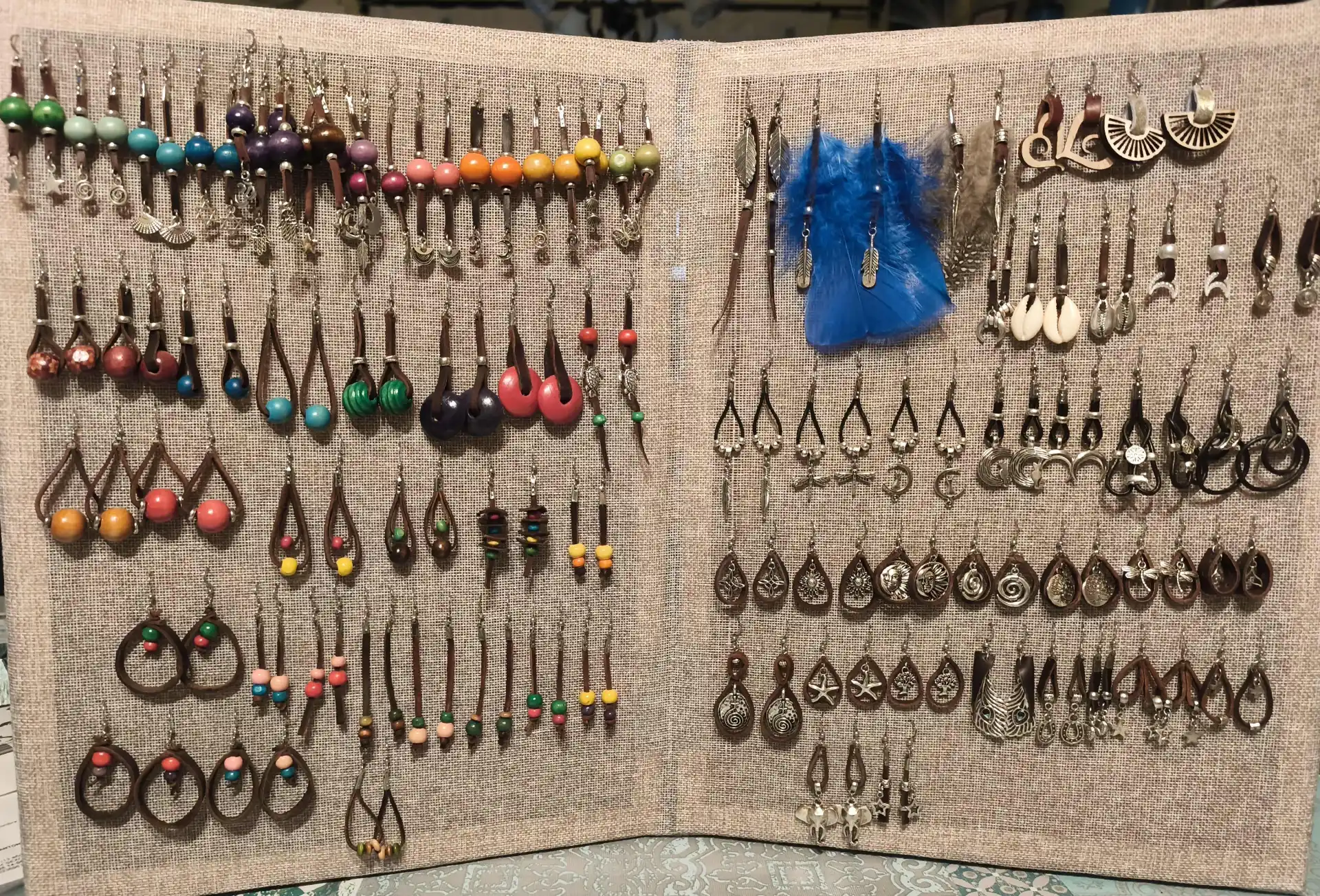 Pendientes de cuero, con enganche de acero inoxidable