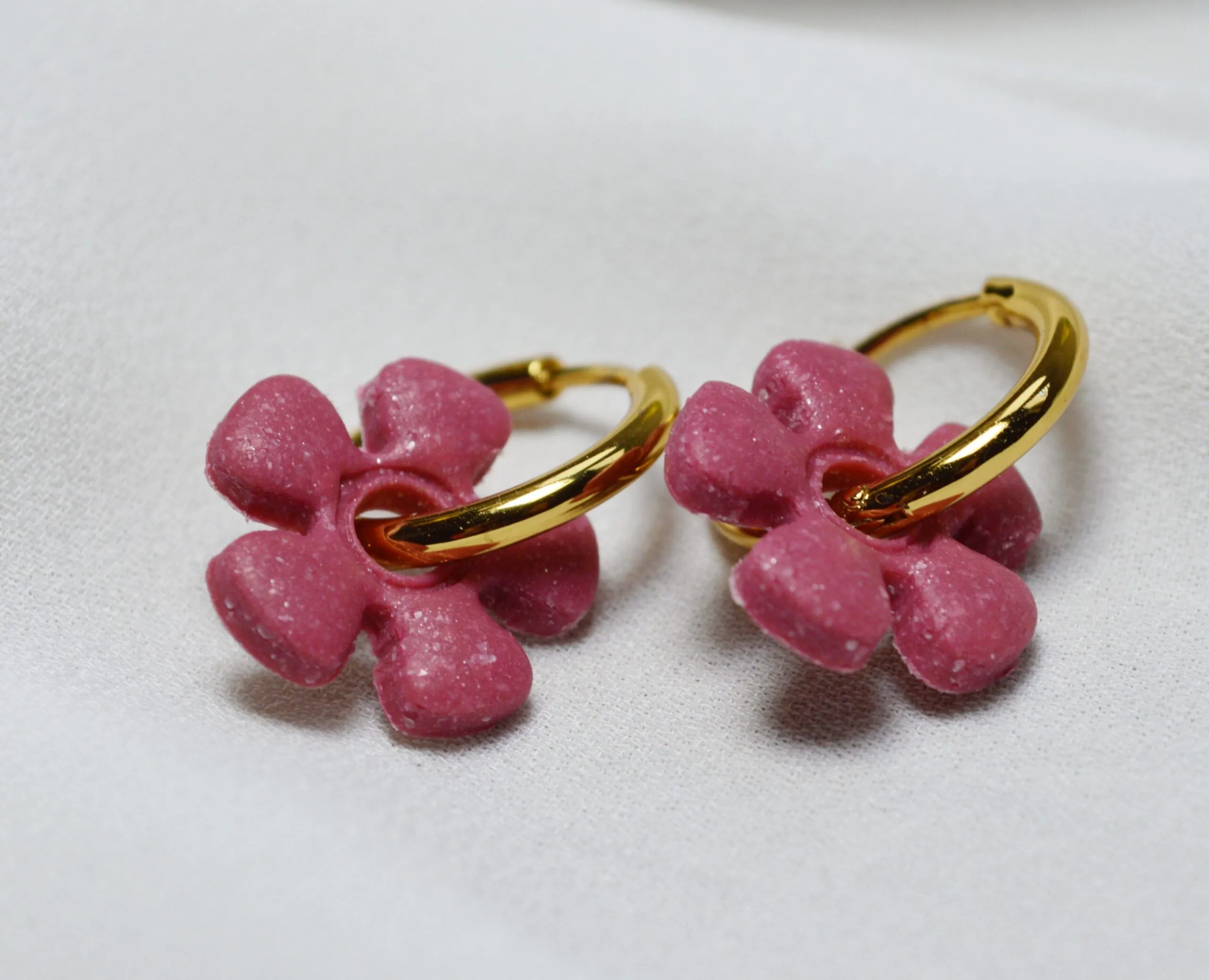 Pendientes de arcilla polimérica modelo Charm Flor Rosa