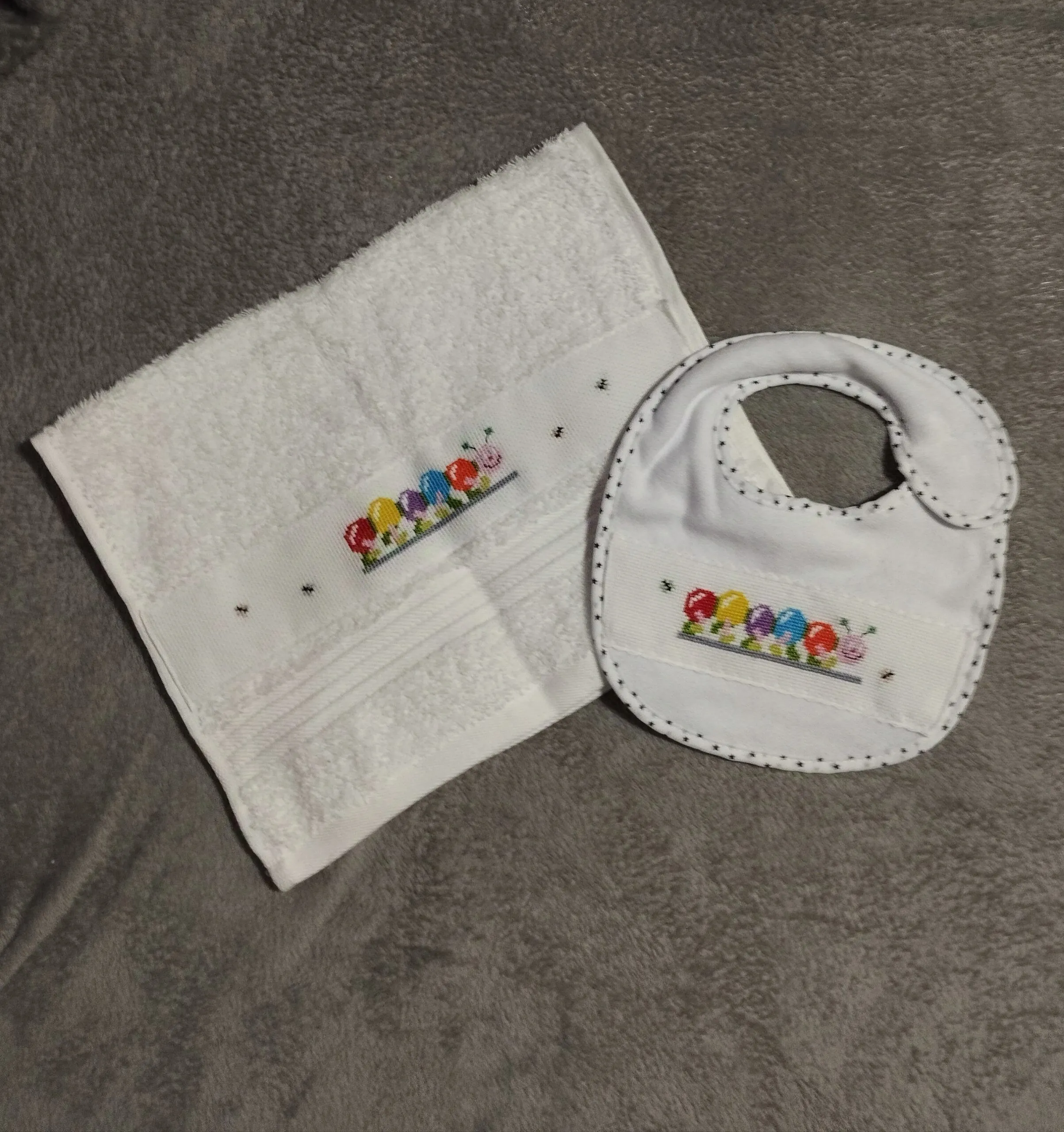 Conjunto de babero y toalla
