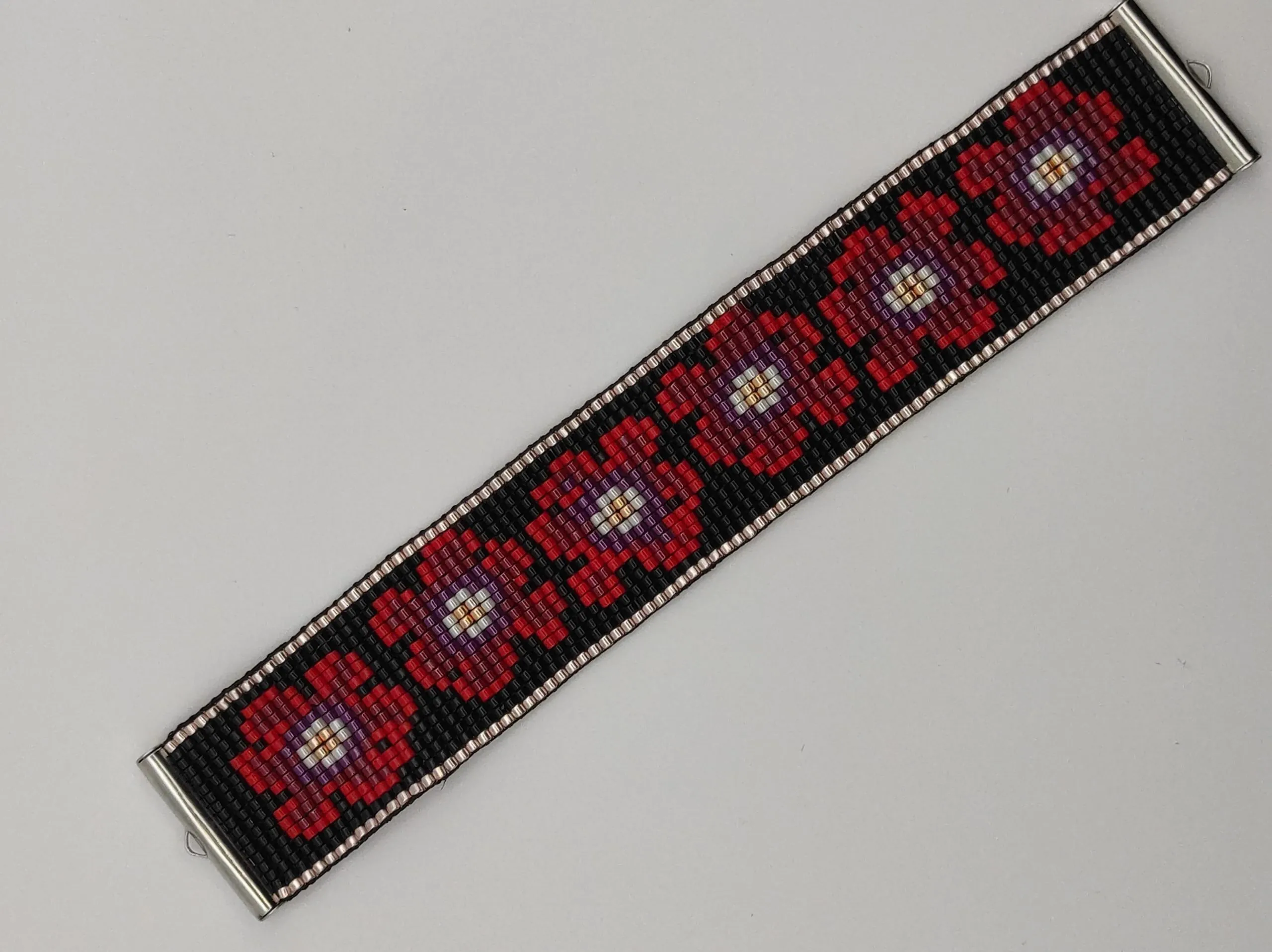 Pulsera con flores