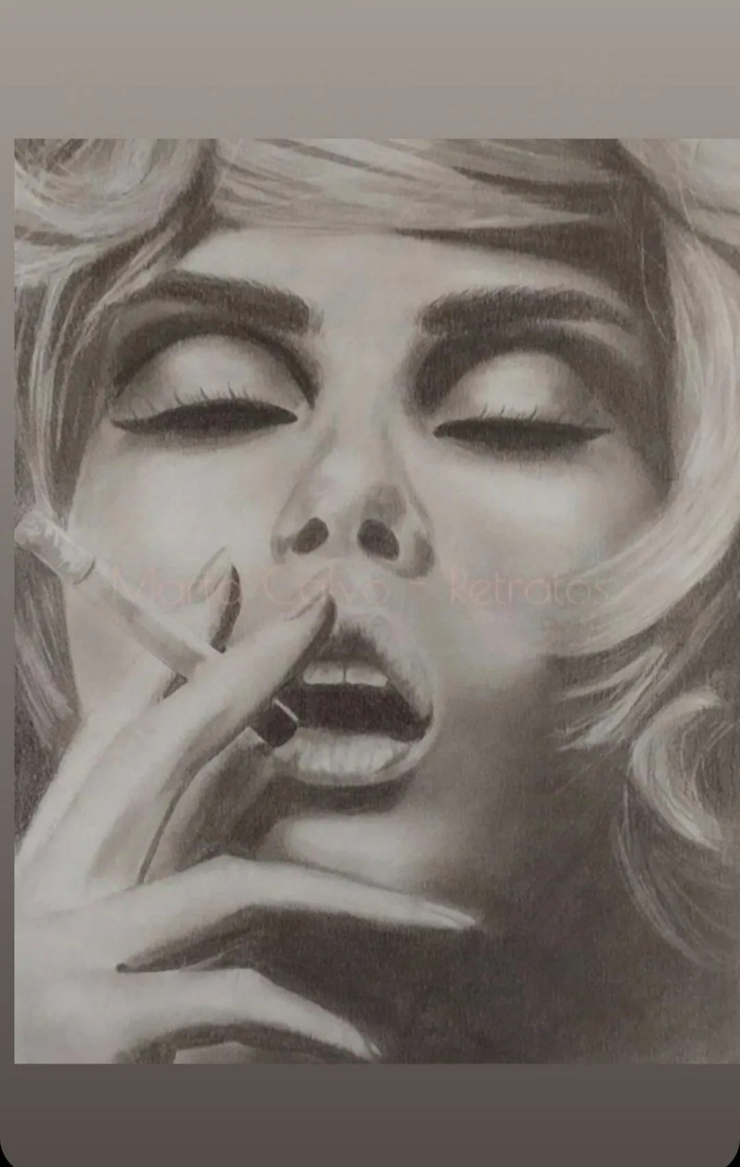 Dibujo a grafito "Mujer fumando"