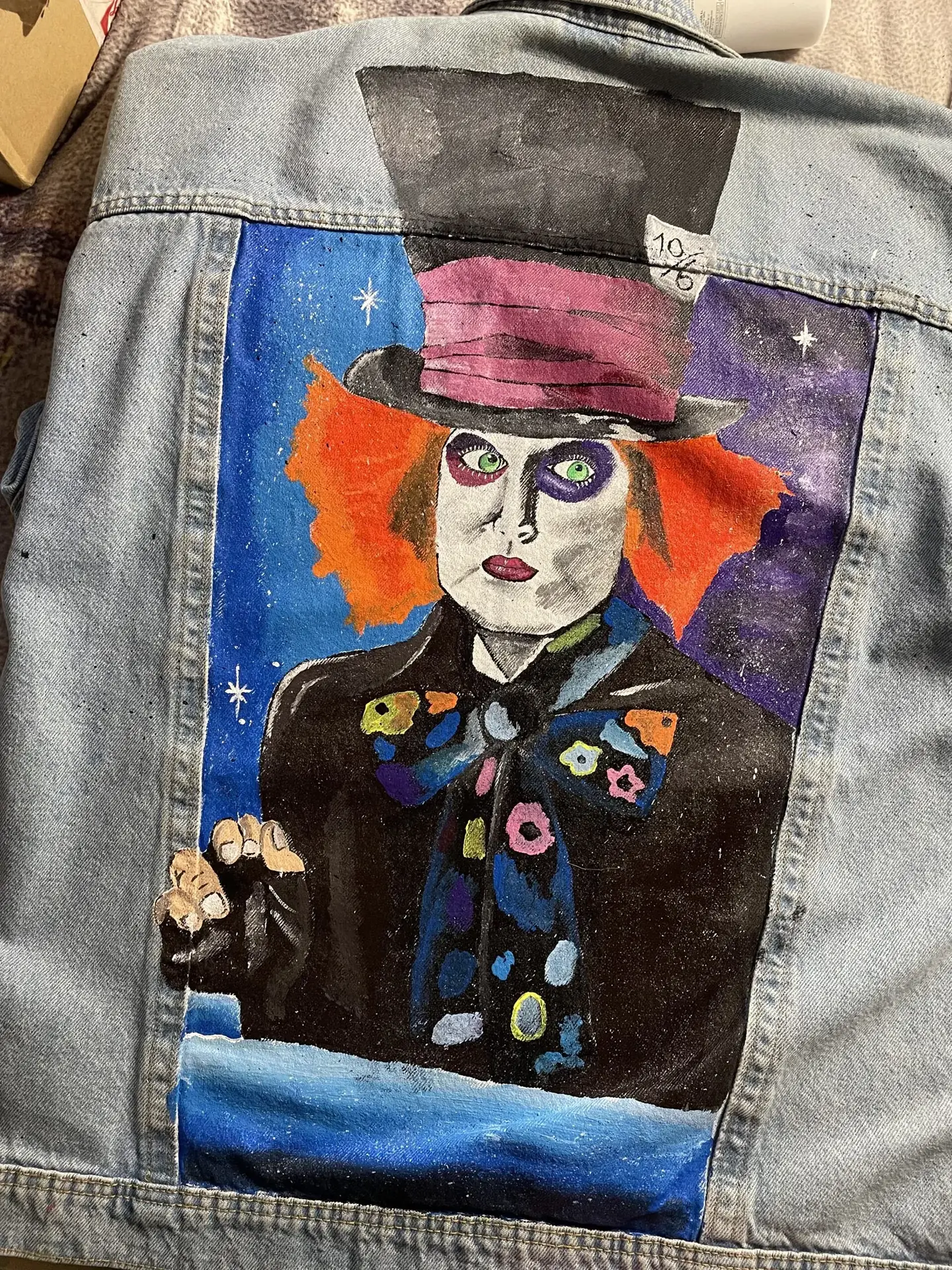 Chaqueta sombrerero loco pintada a mano