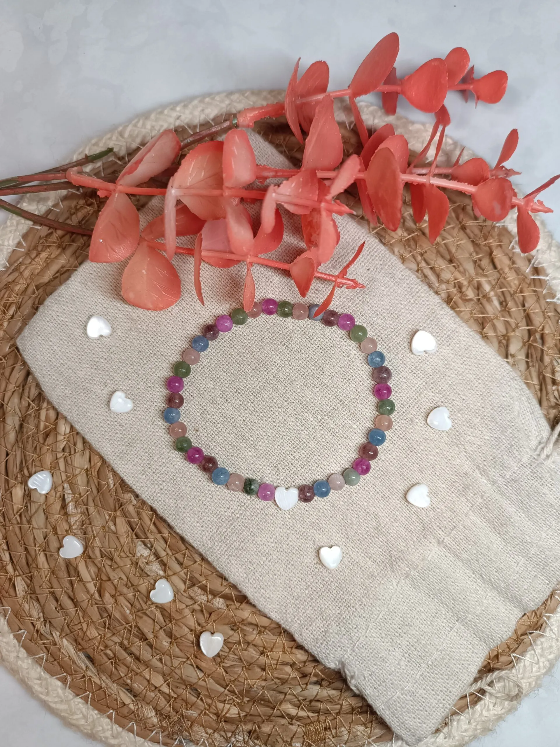 Pulseras de minerales con inicial o corazón