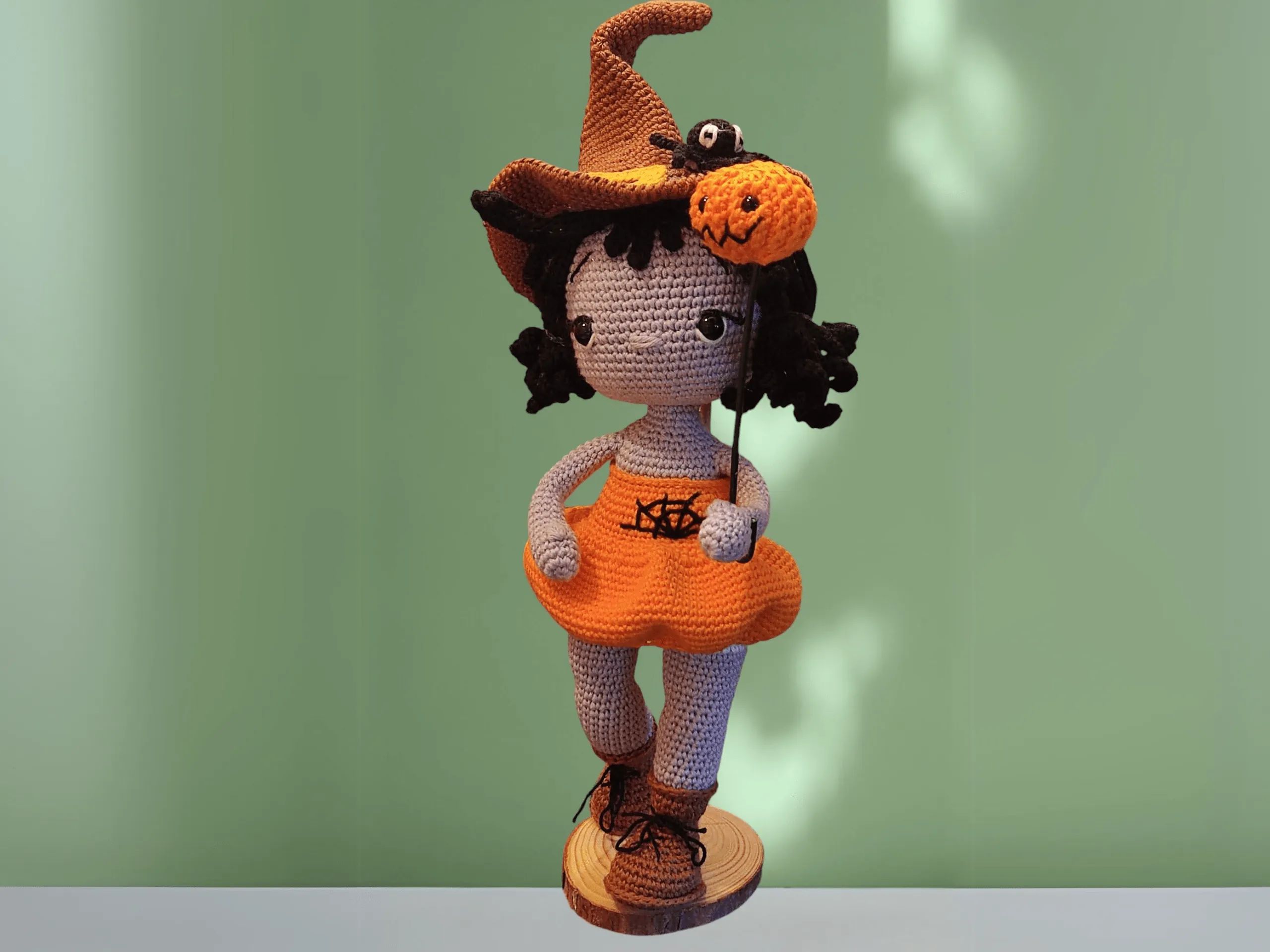 Brujita calabaza crochet - Imagen 4