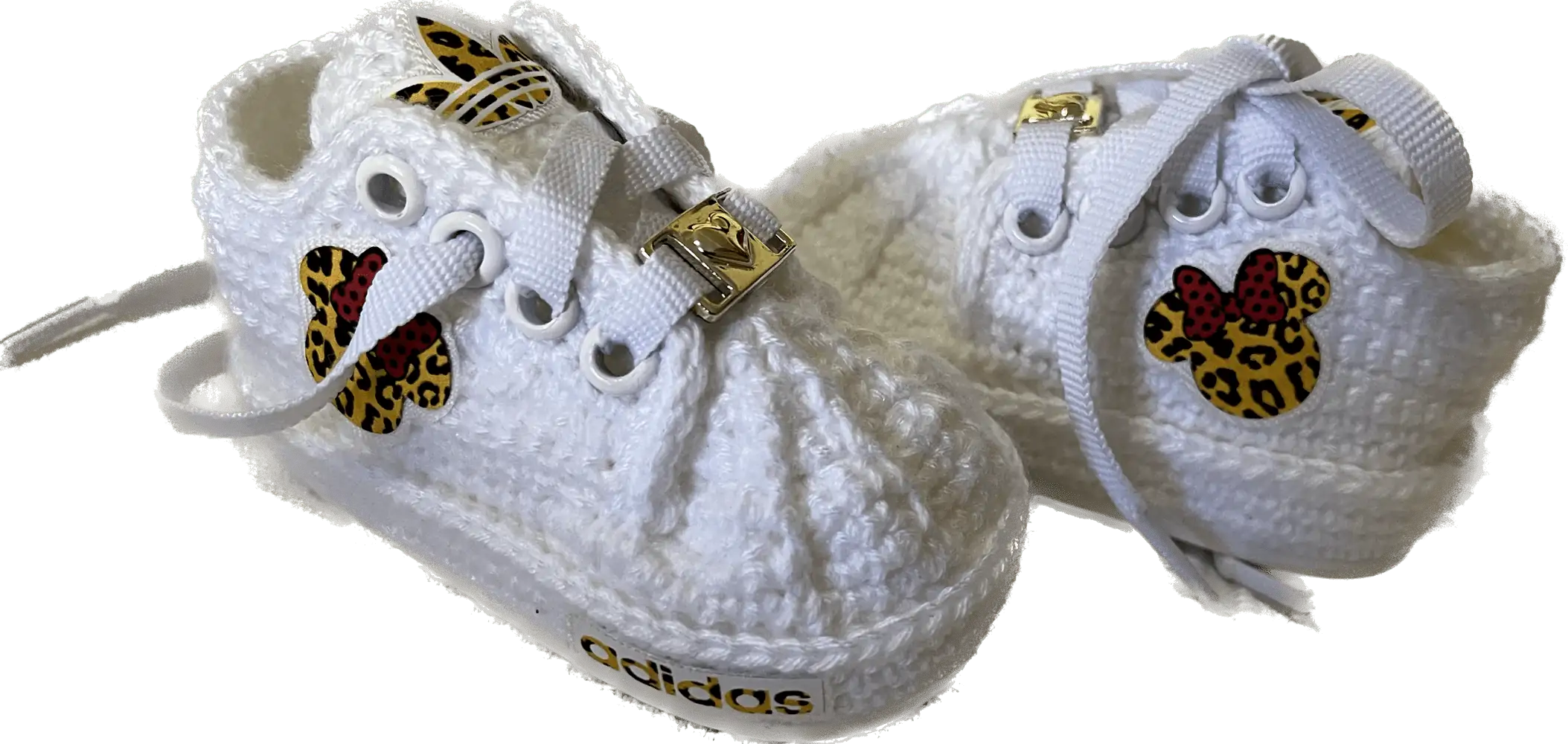 Patucos para bebé tejidos a crochet o ganchillo. Deportivas de caña baja personalizadas
