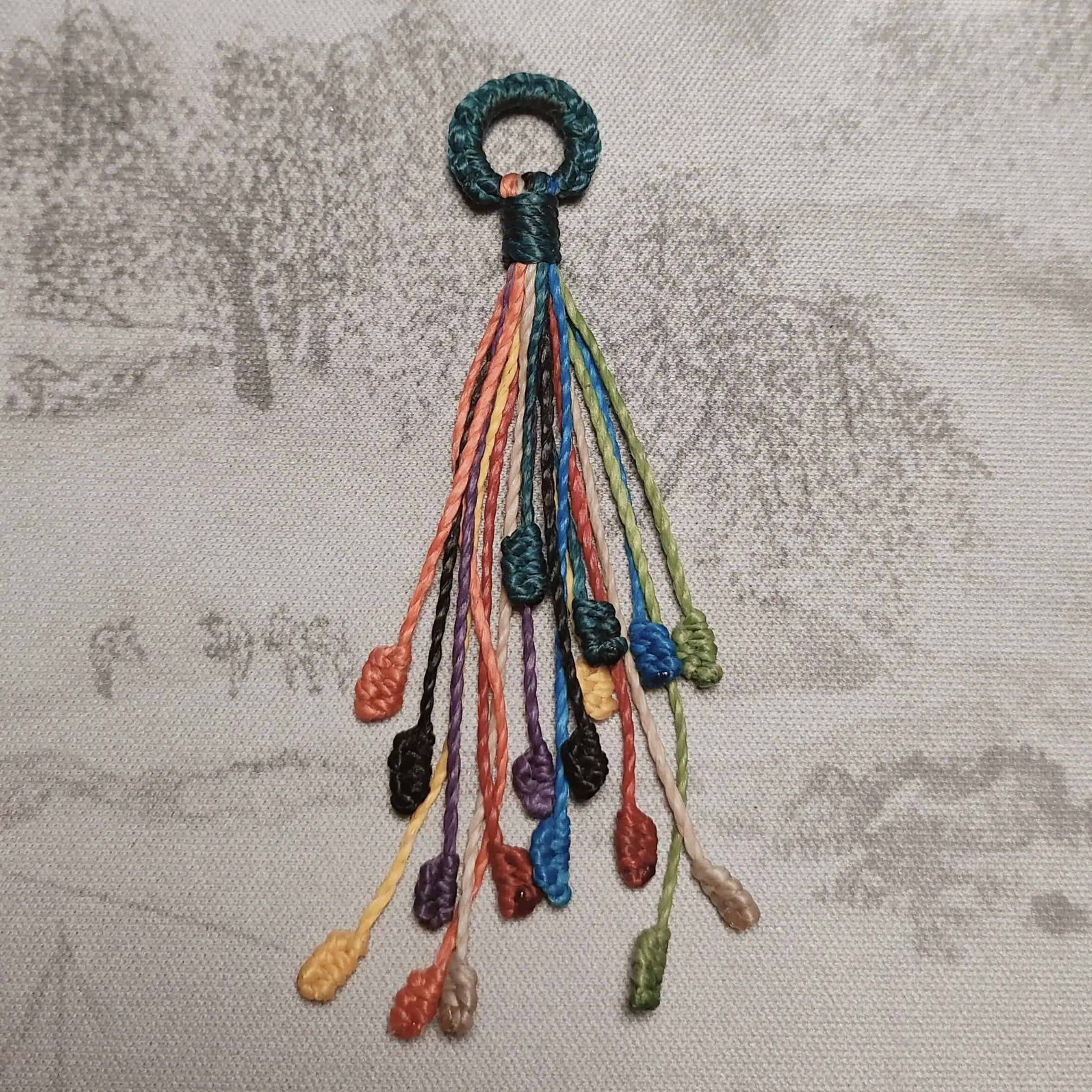Llavero Lluvia de Colores macramé - Imagen 5