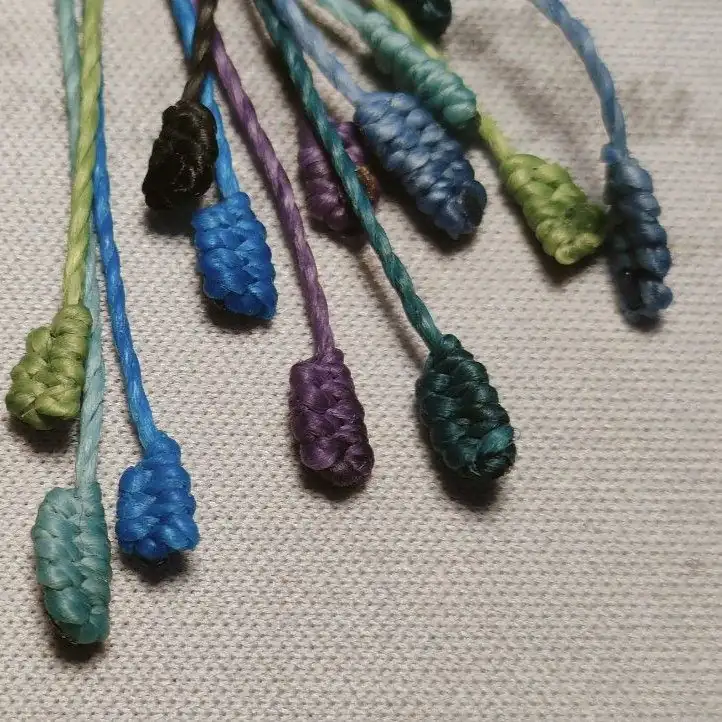 Llavero Lluvia de Colores macramé - Imagen 3