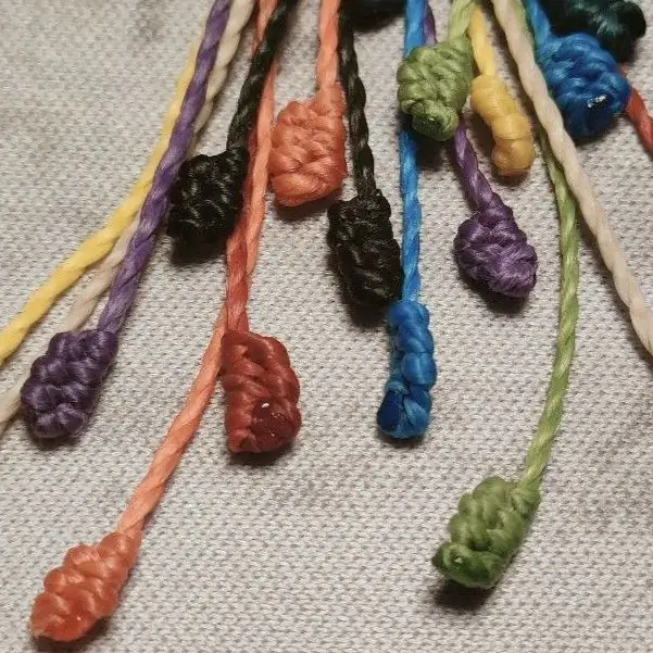 Llavero Lluvia de Colores macramé - Imagen 2
