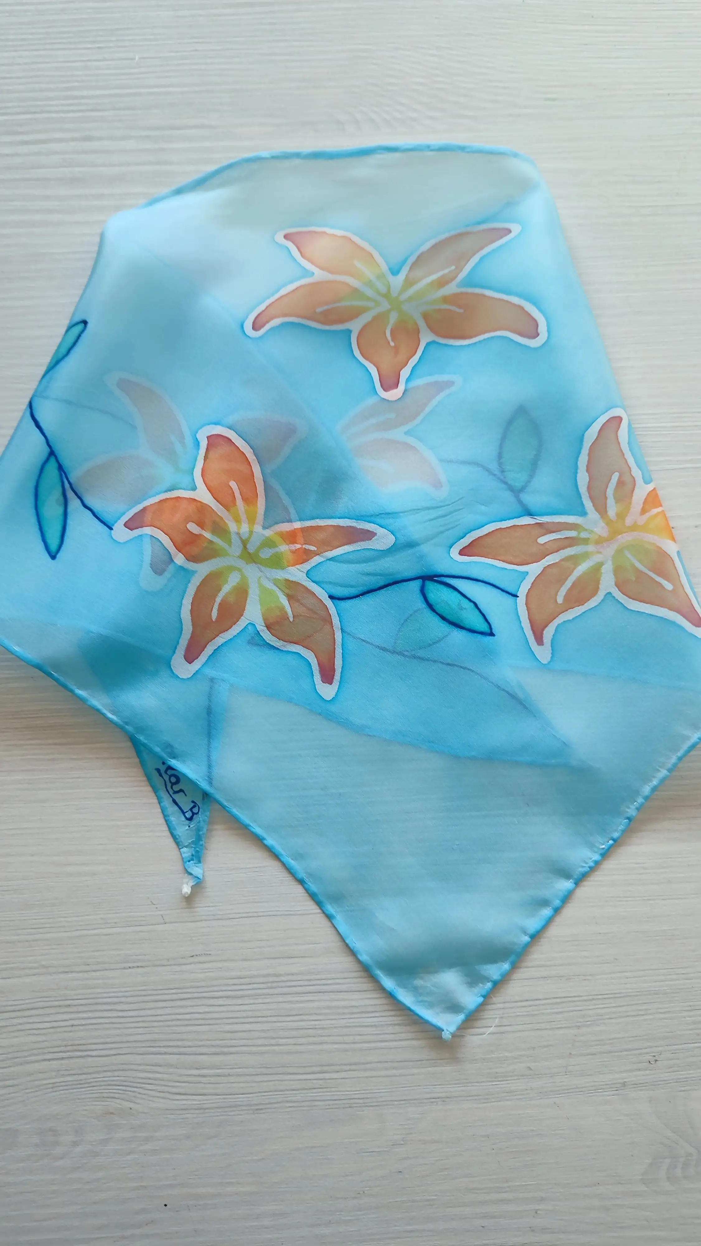 Brazalete de seda pintado a mano con azucenas - Imagen 4