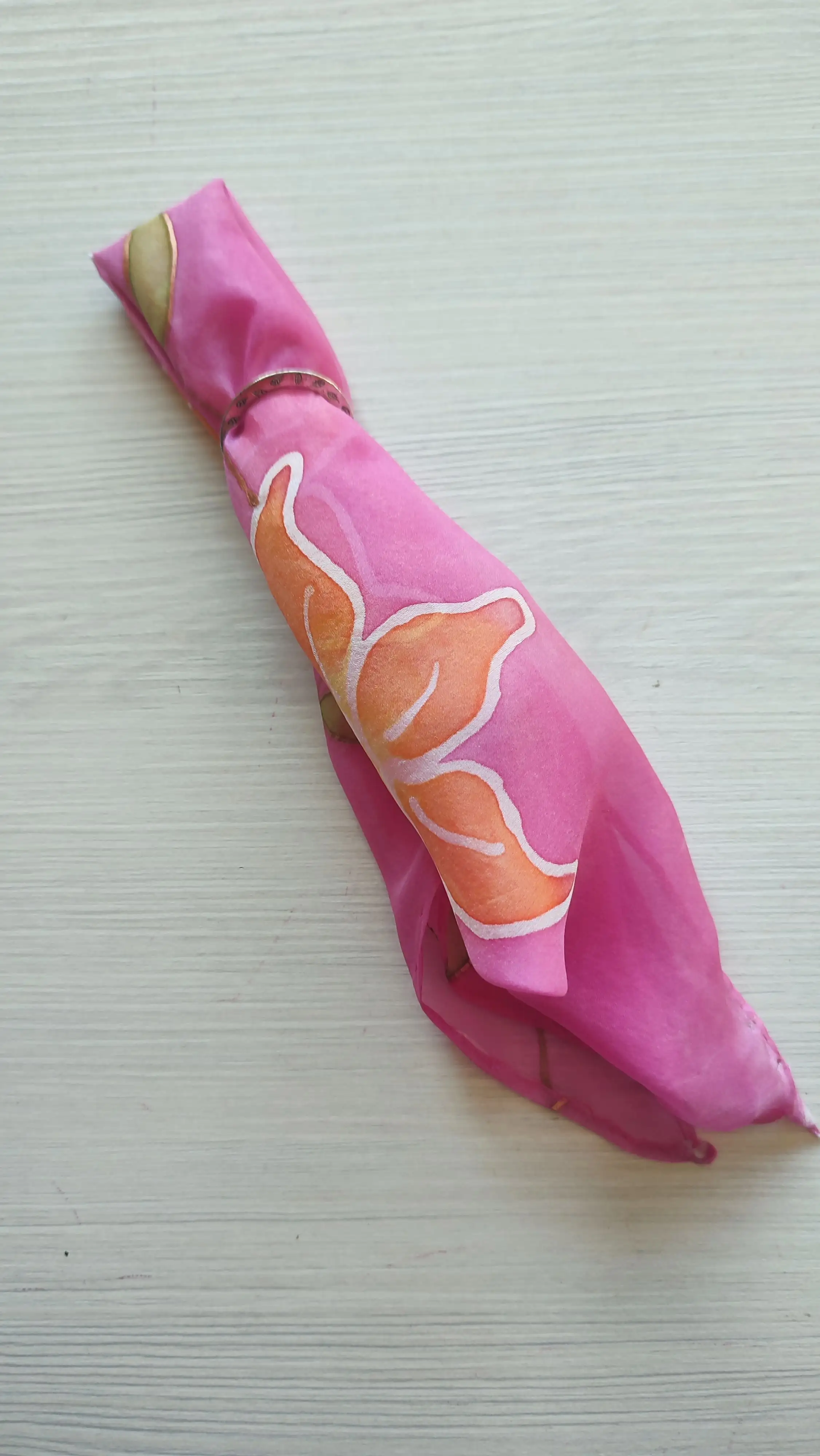 Brazalete de seda pintado a mano con azucenas - Imagen 5