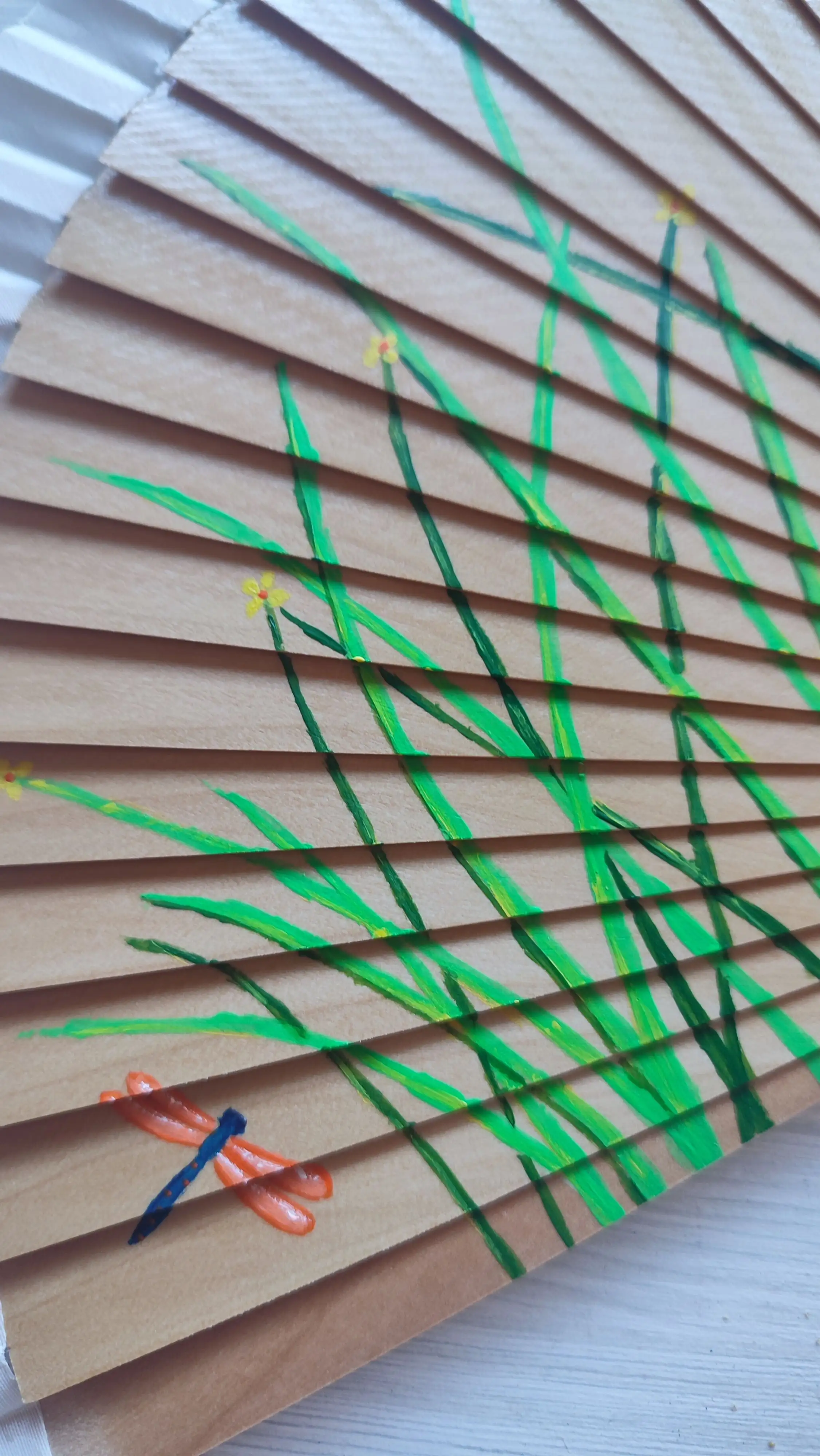 Abanico pintado a mano con libélulas y juncos - Imagen 5