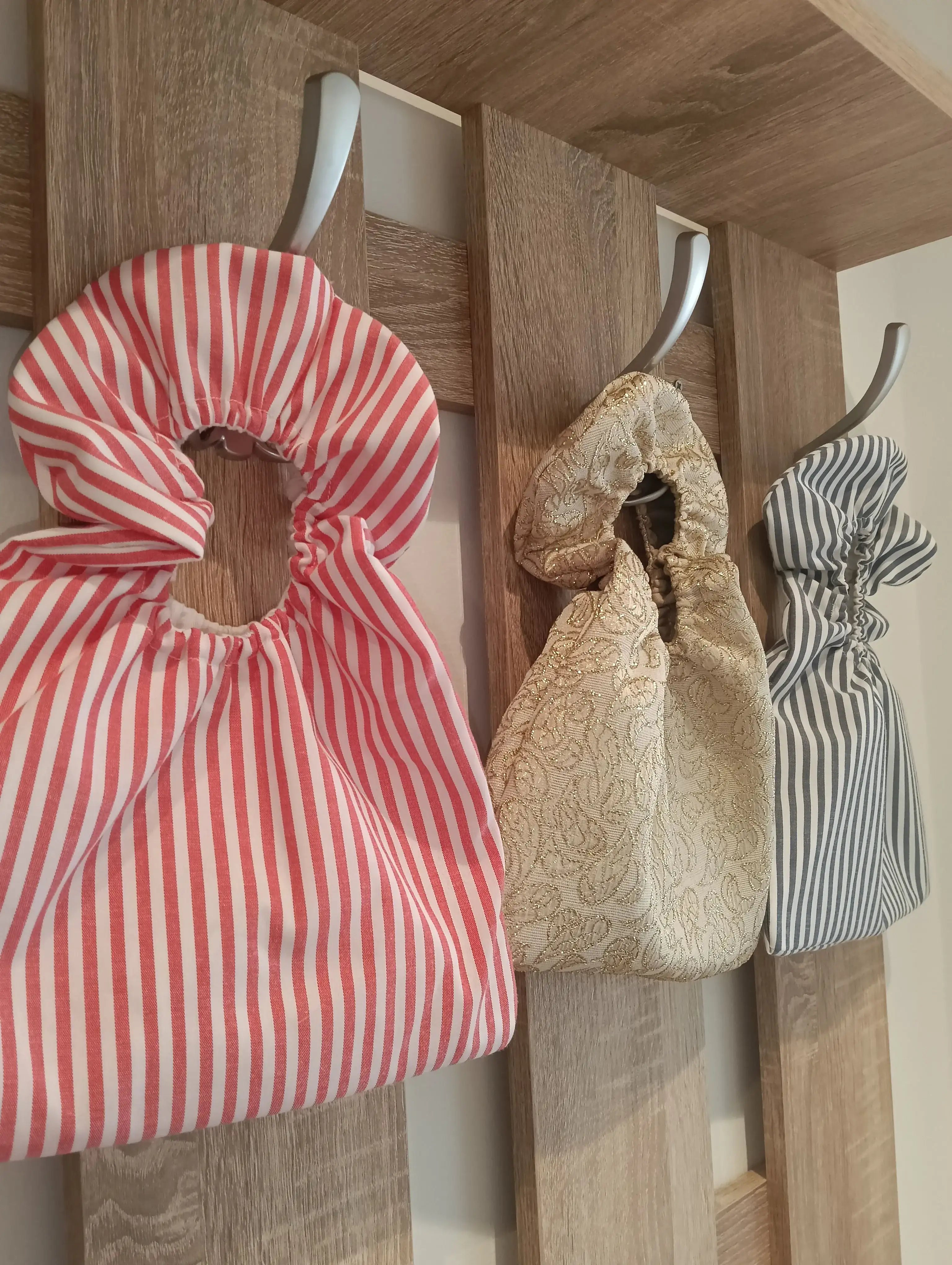 Bolsos fruncidos de mano - Imagen 2