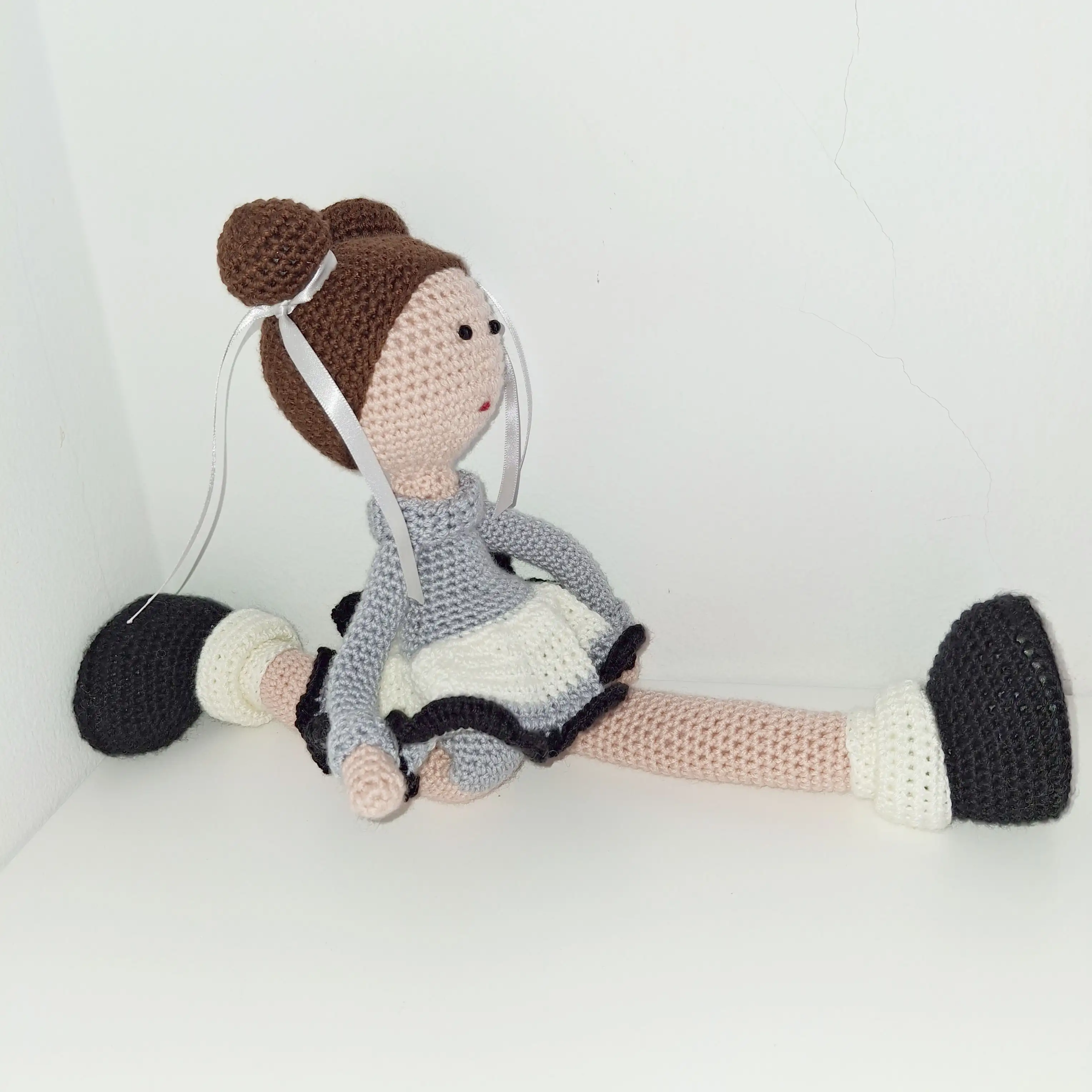 Muñeca Baila Bailarina (vestido gris) - Imagen 3