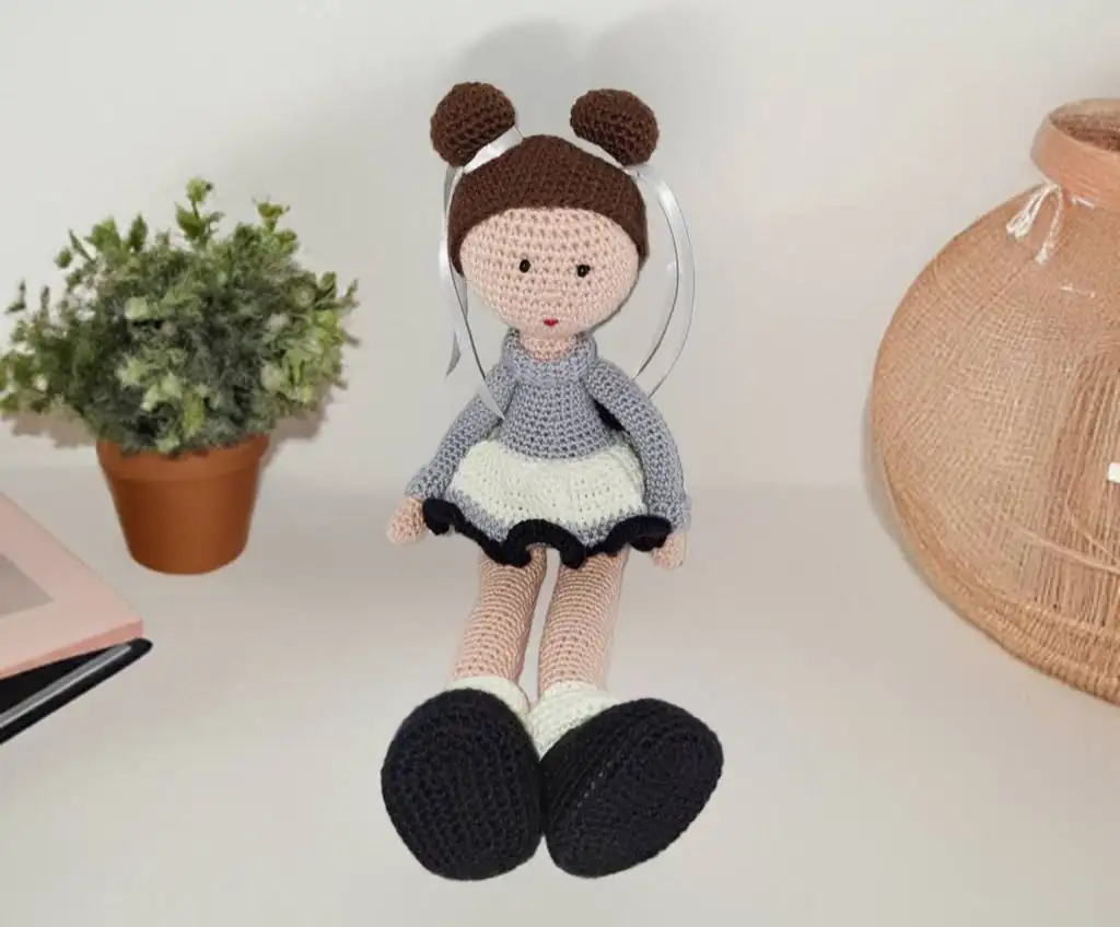 Muñeca Baila Bailarina (vestido gris)