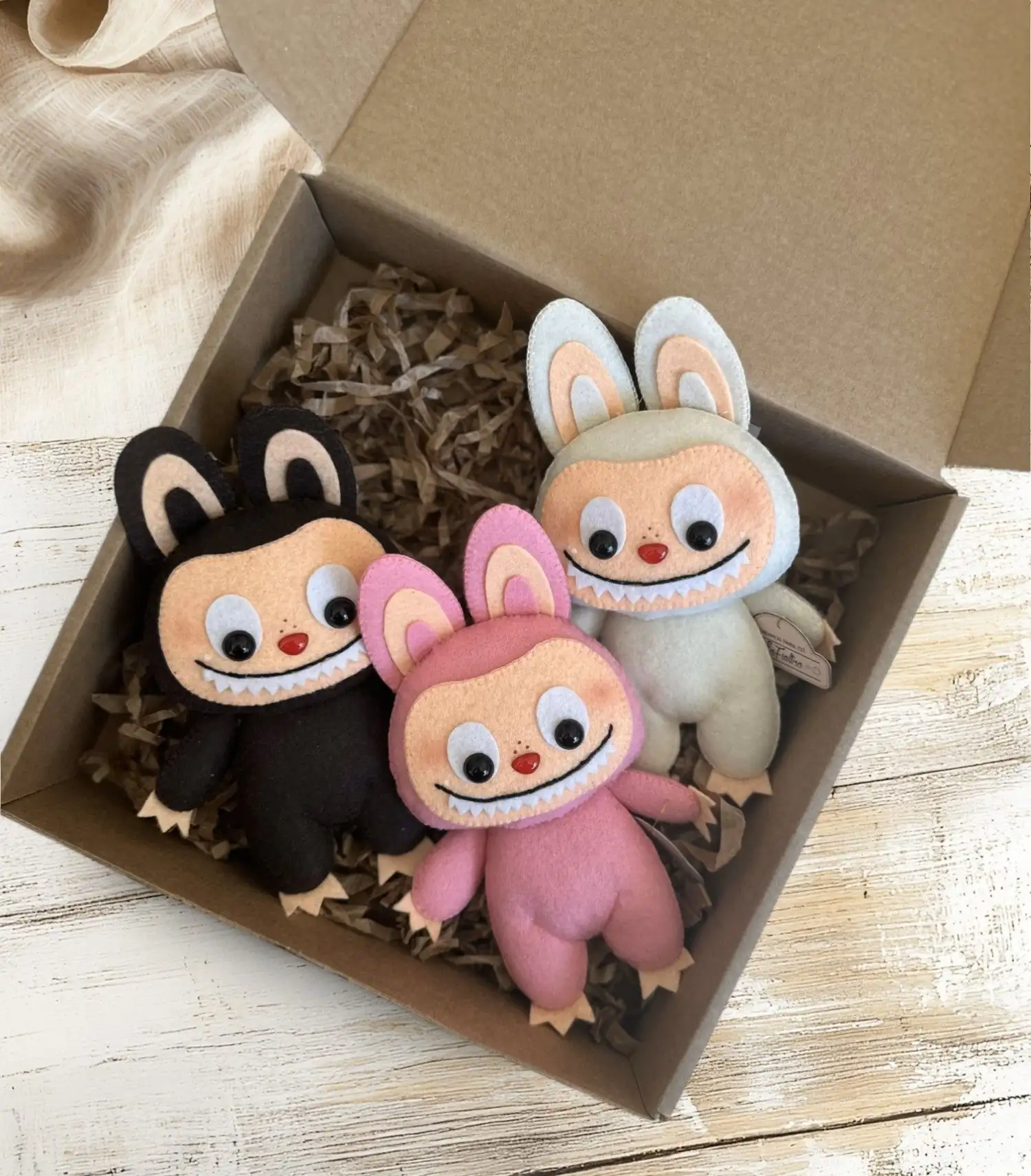 Box Labubu figuras en fieltro