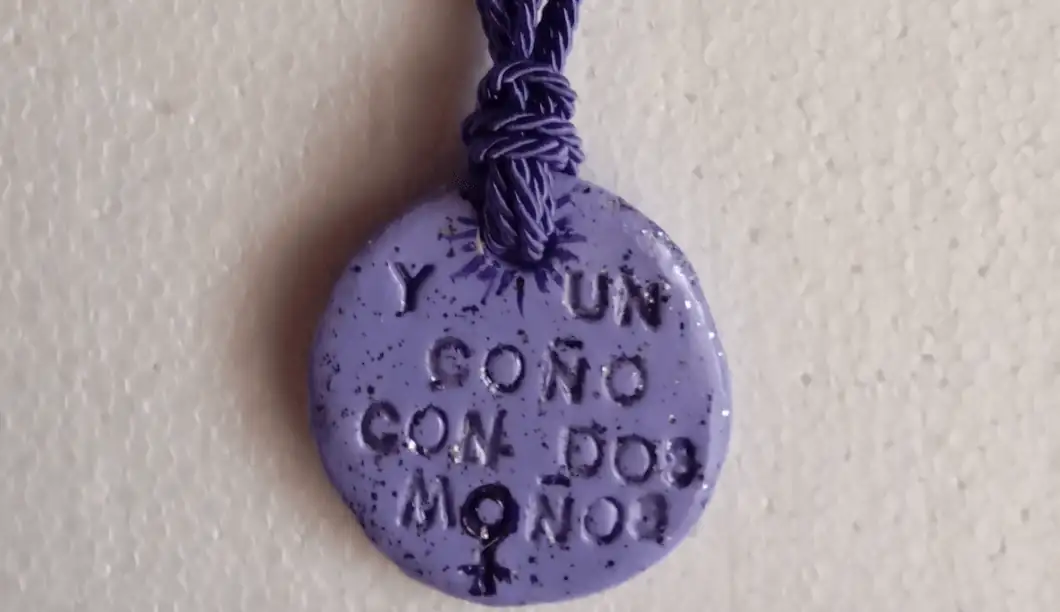 Colgante feminista