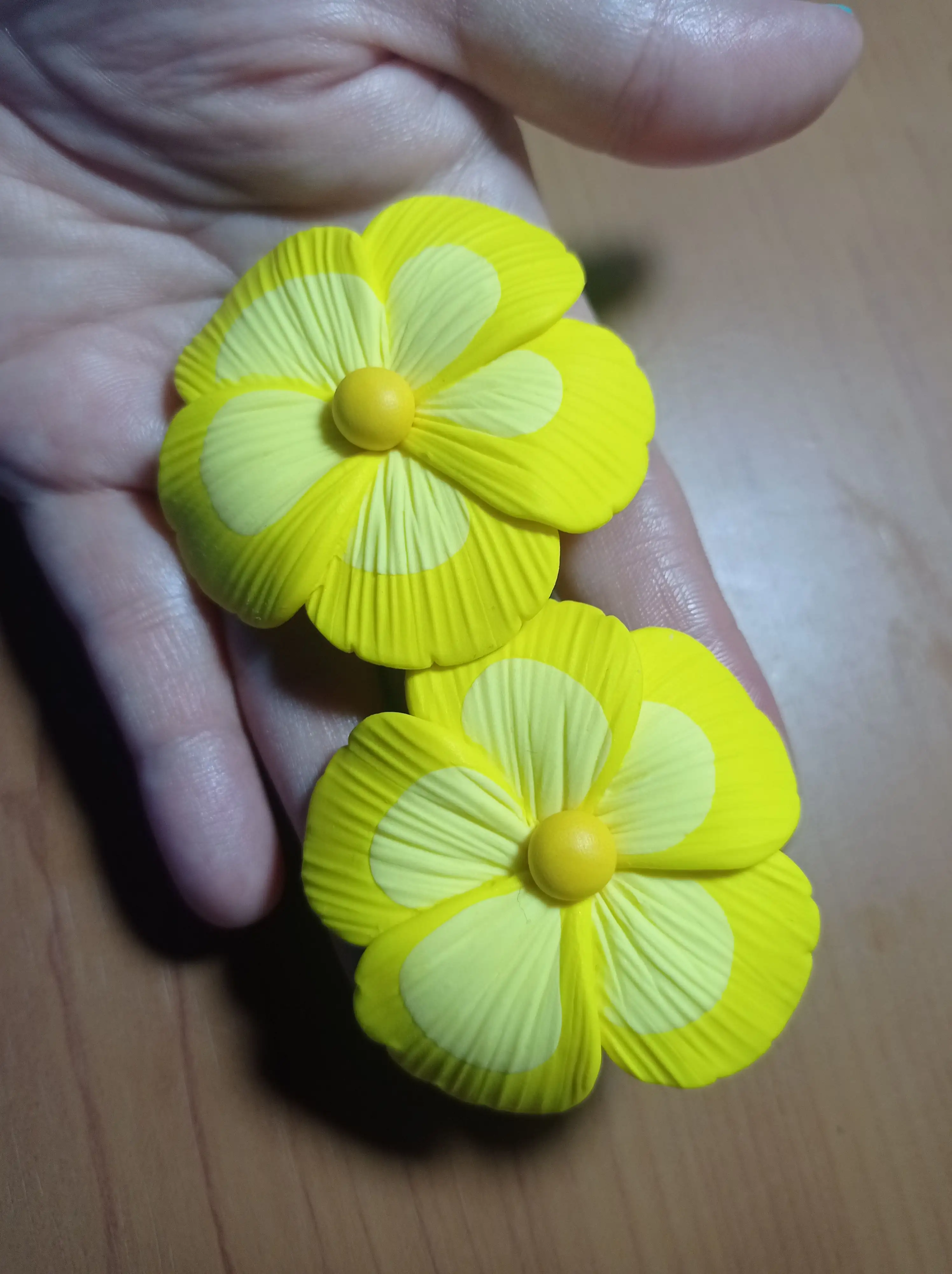Zarcillos pendientes hechos a mano
