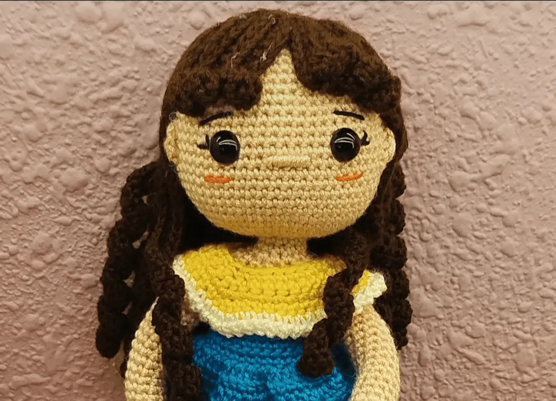 Muñeca Amigurumi con vestido
