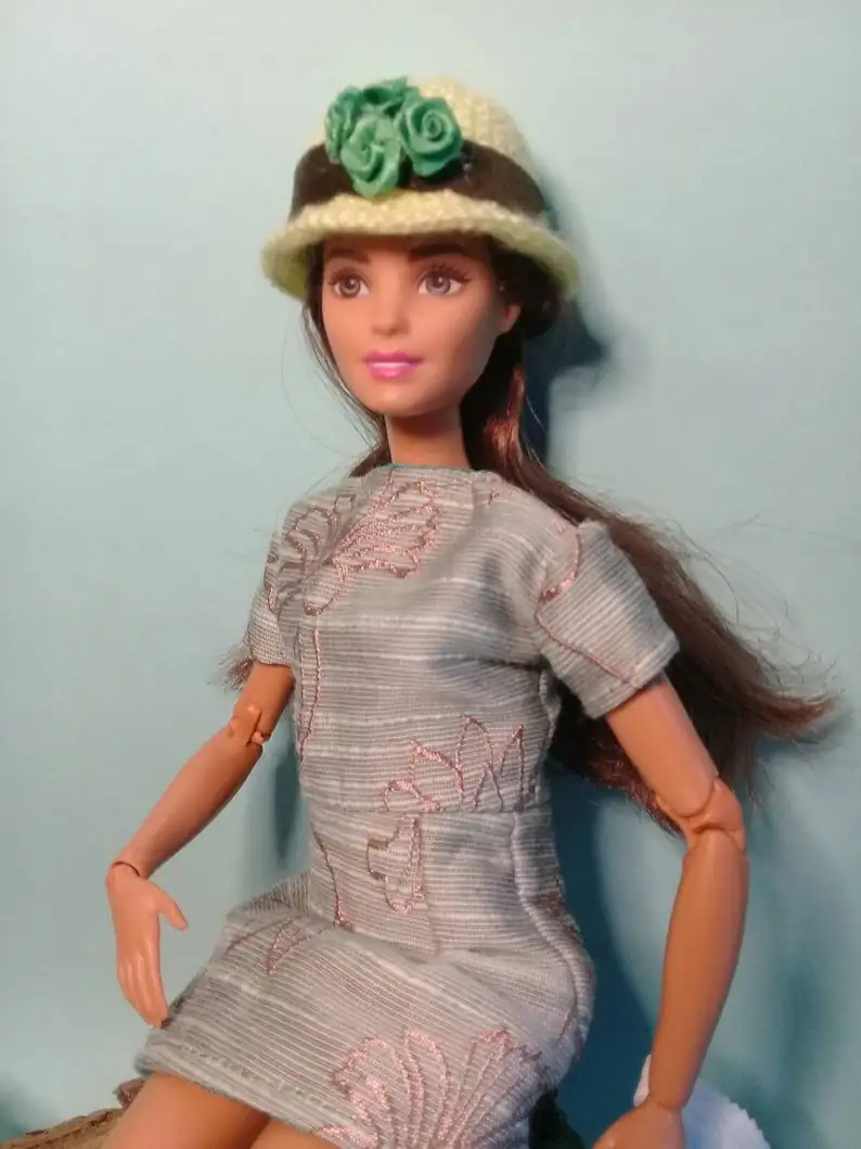 Conjunto exclusivo de vestido corto para muñeca OOAK - Imagen 4