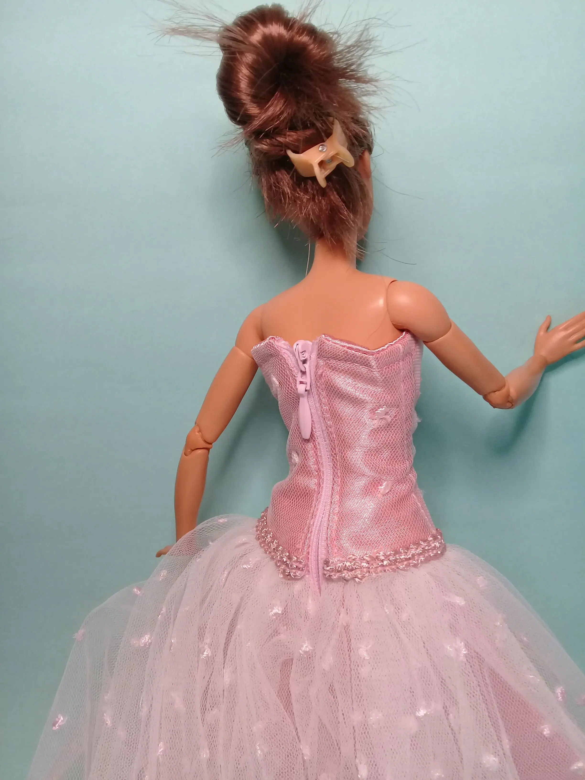 Vestido de princesa en plumeti para muñecas - Imagen 4