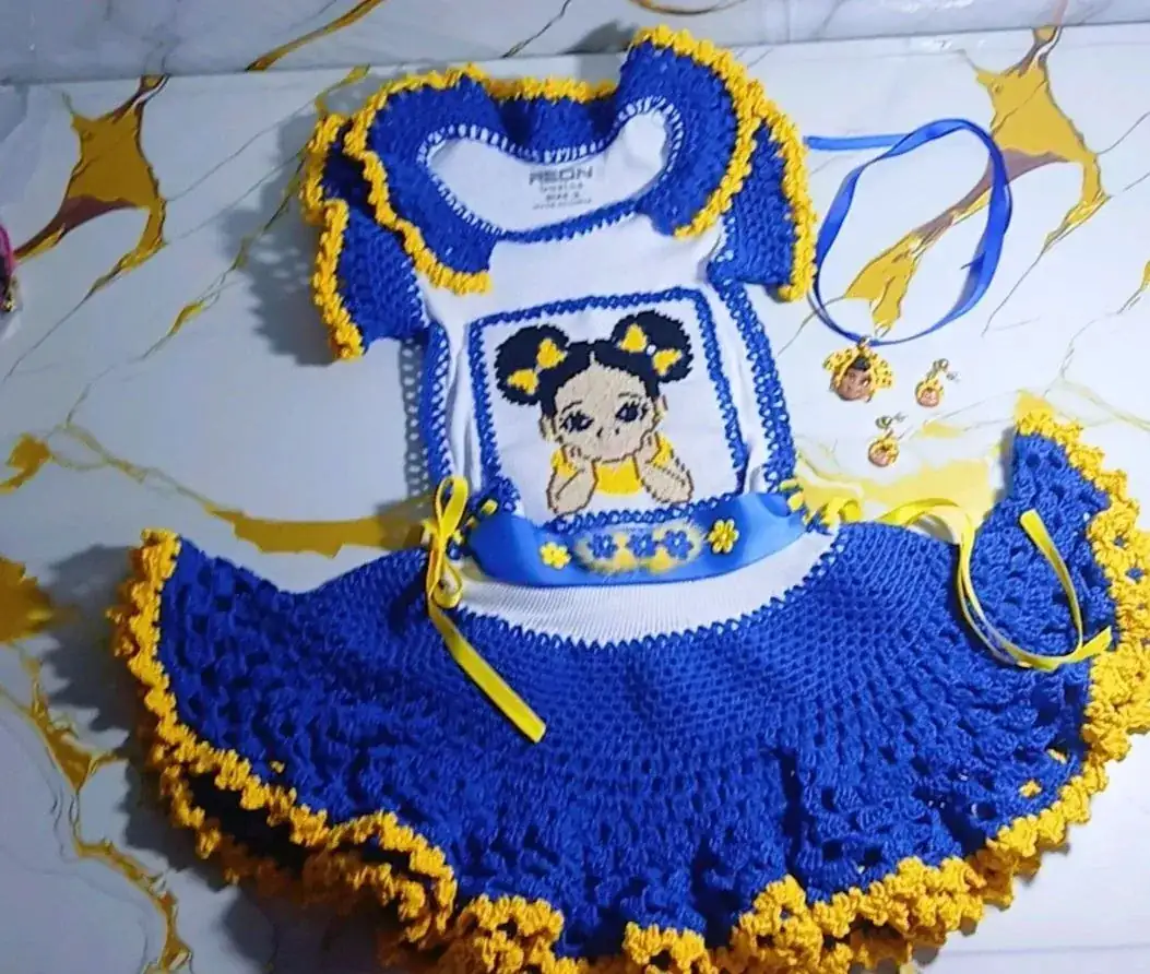 Traje tejido de niña - Imagen 2