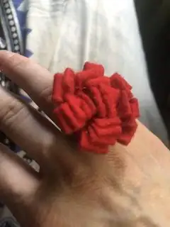 Anillo rosa roja