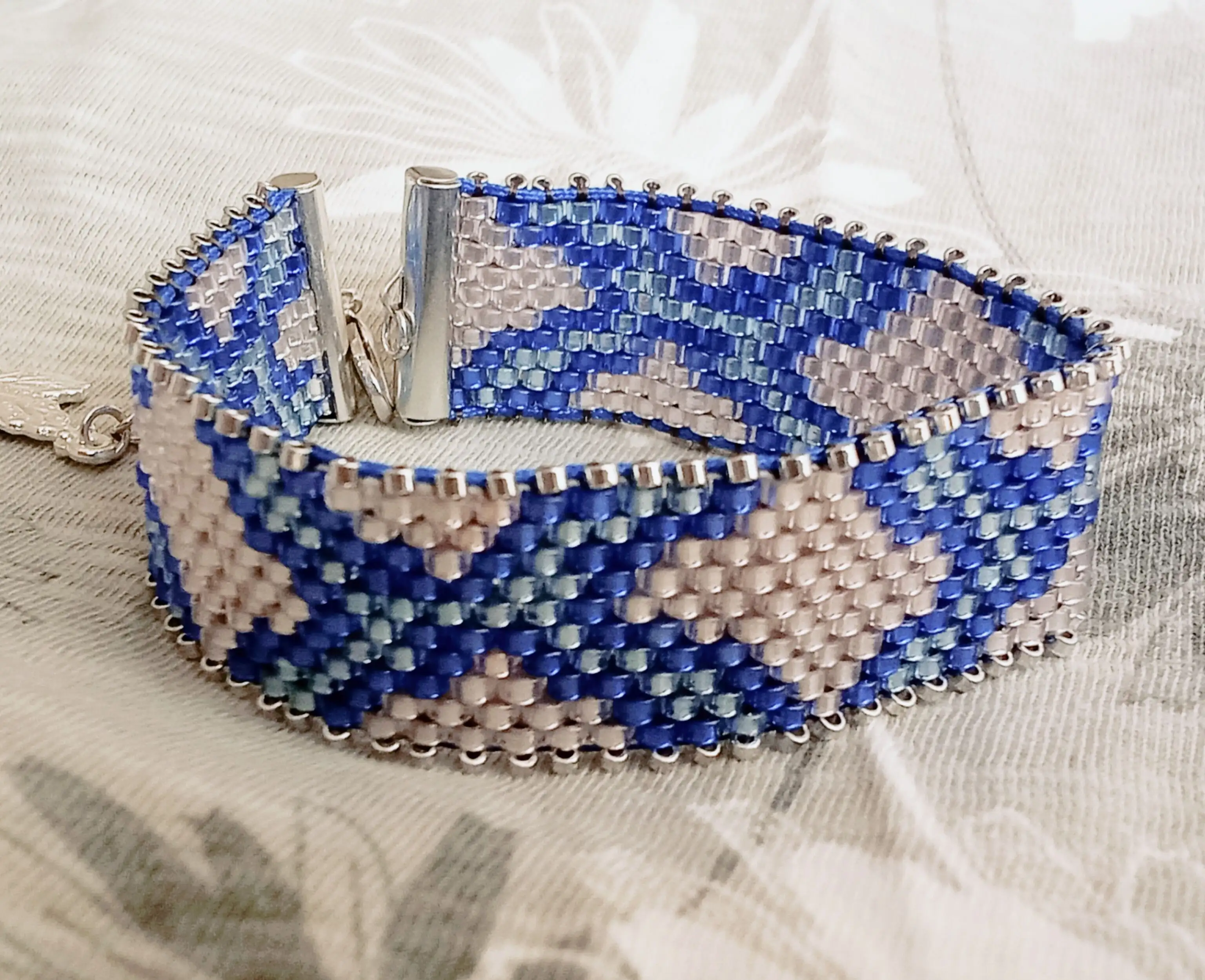 Pulsera “Olas de Azules”
