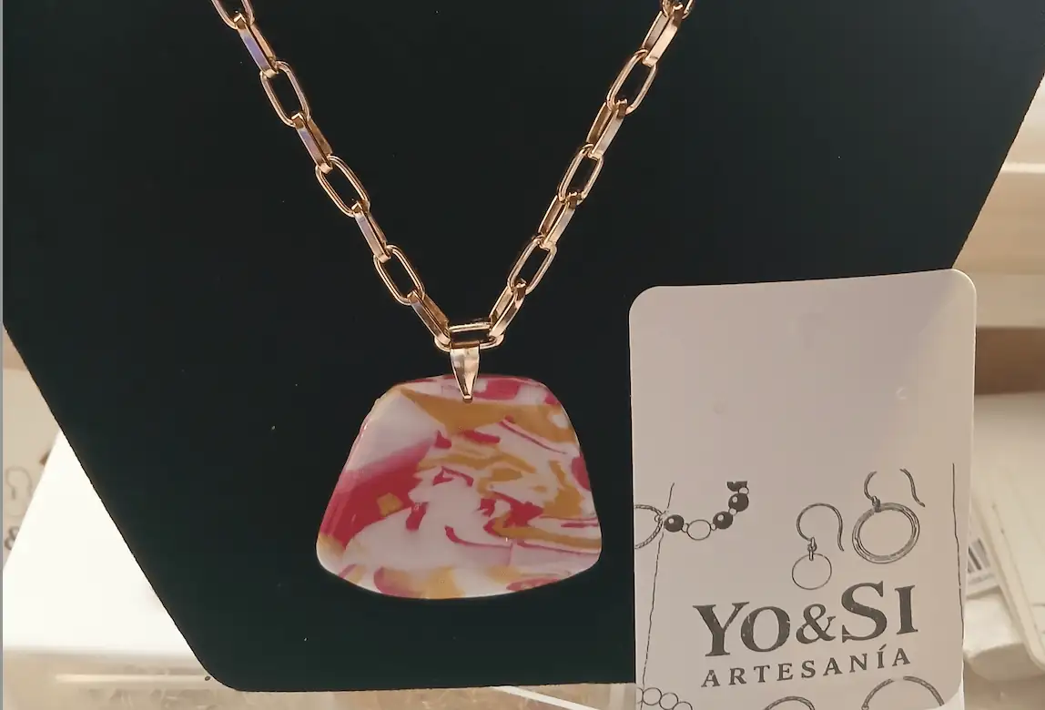 Conjunto de collar y pendientes de arcilla polimérica - Imagen 2