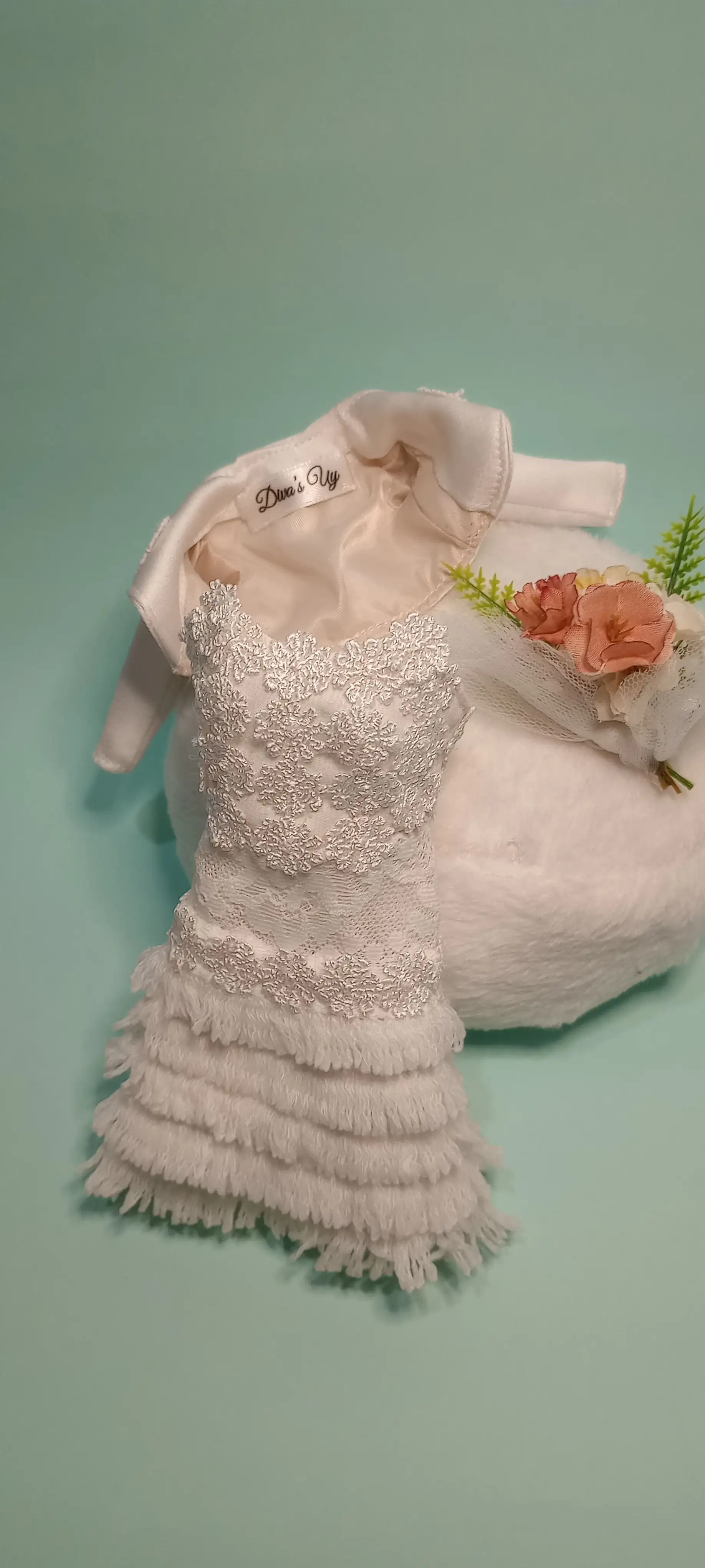 Vestido de novia artesanal para muñeca fashion de 12” - Imagen 2