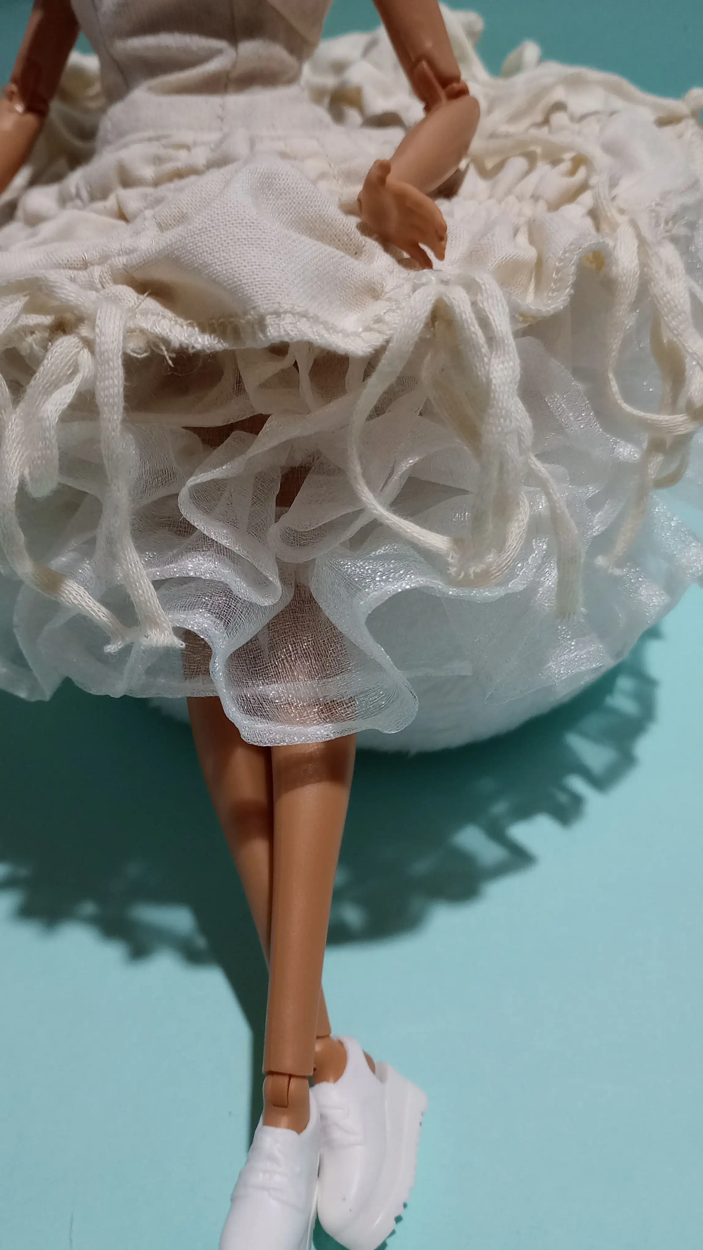 Vestido de danza artesanal para muñeca fashion (diseño coleccionable) - Imagen 5
