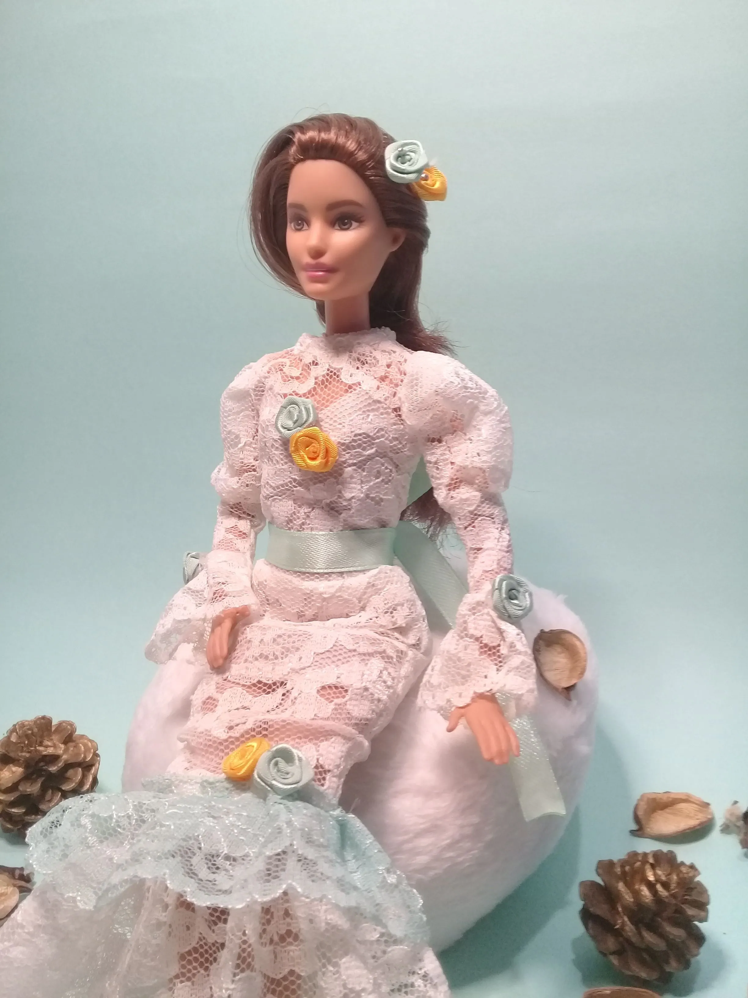 Vestido Largo Estilo Sirena en Encaje Antiguo para Muñecas de 11.5” - Imagen 5