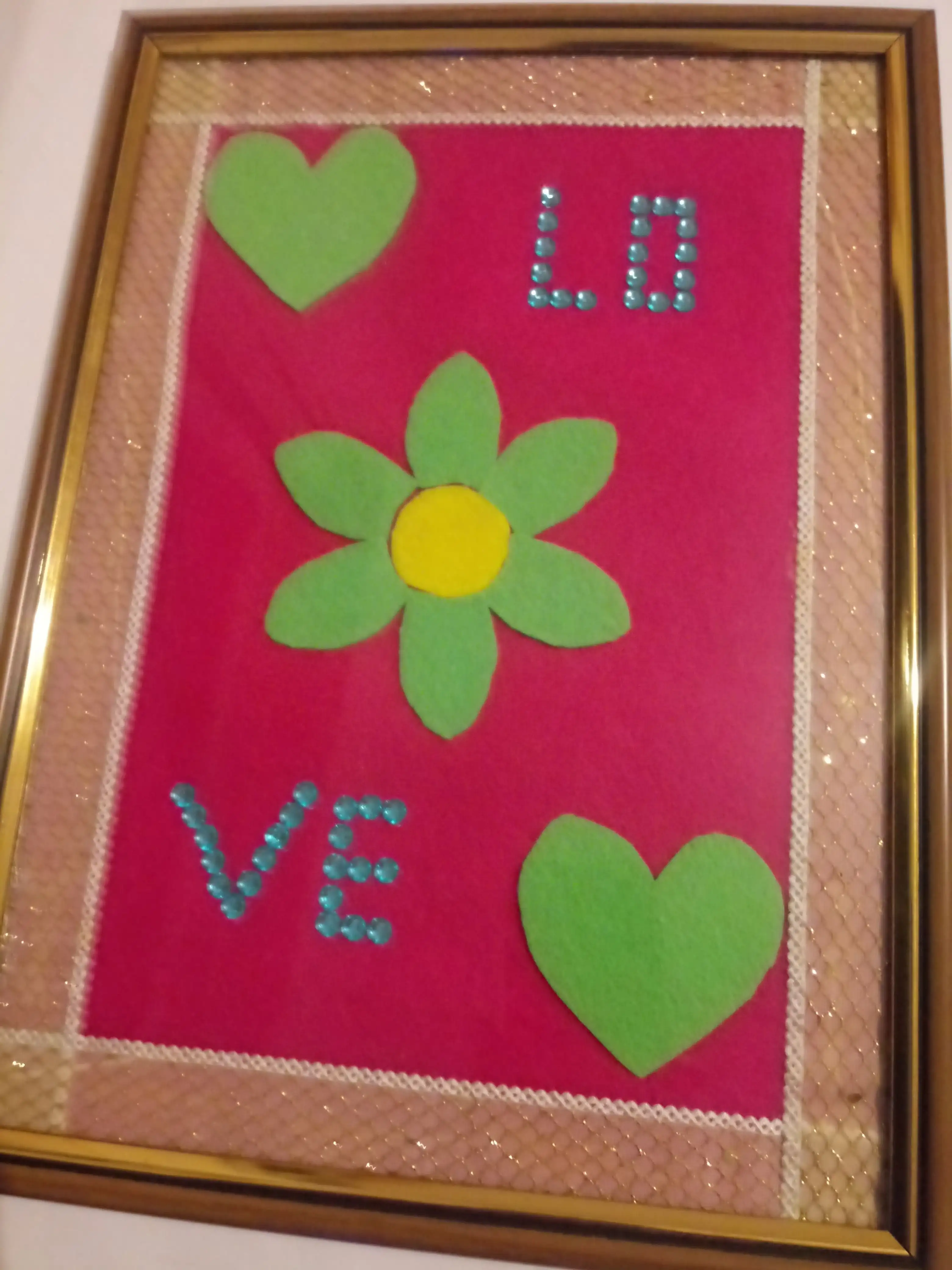 Cuadro Love con flor y corazones