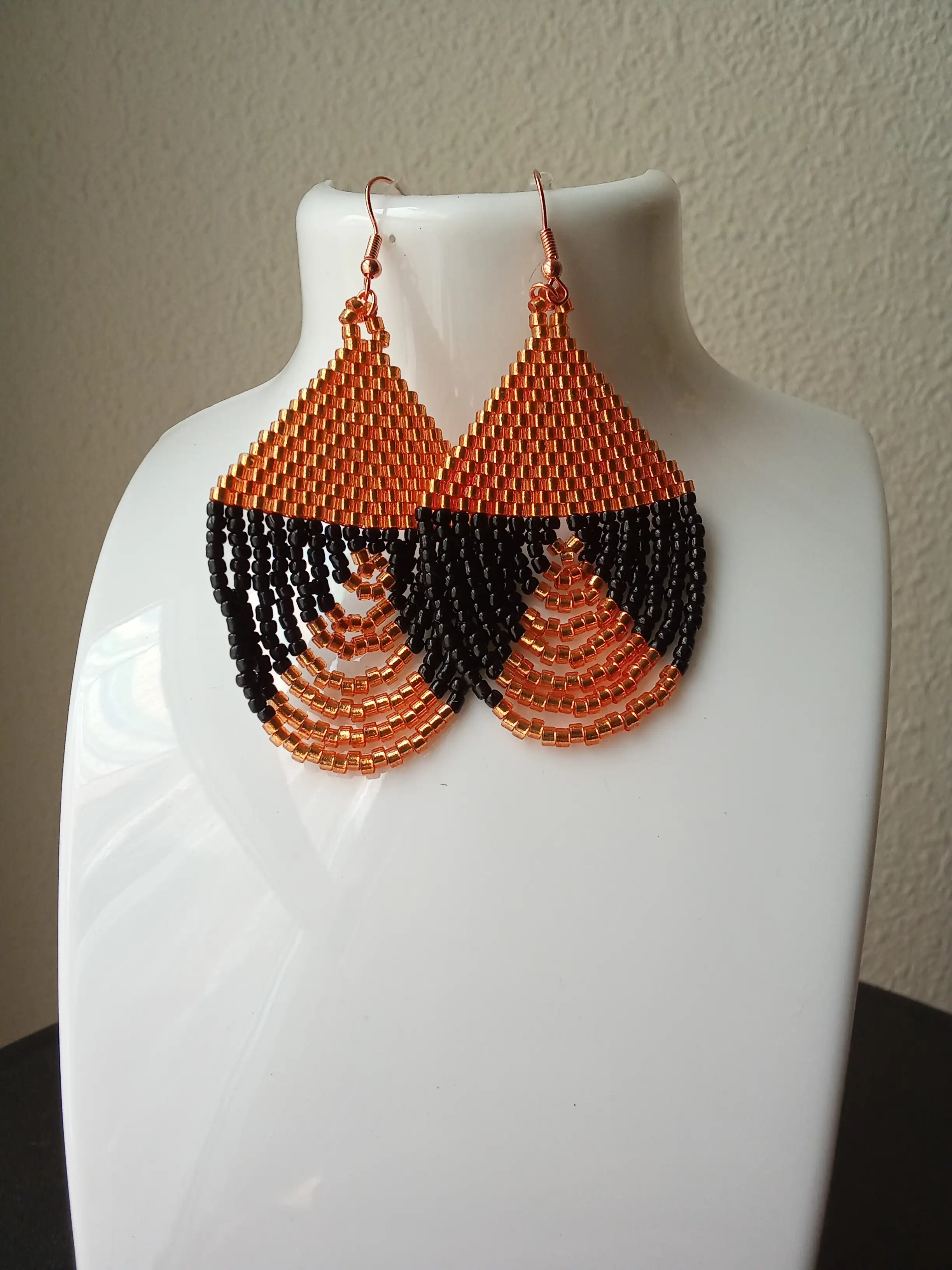 Aretes Artesanales Ébano & Oro
