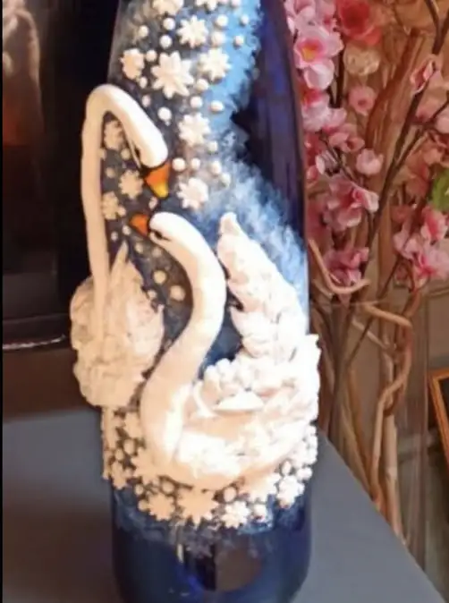 Botella decorada cisnes