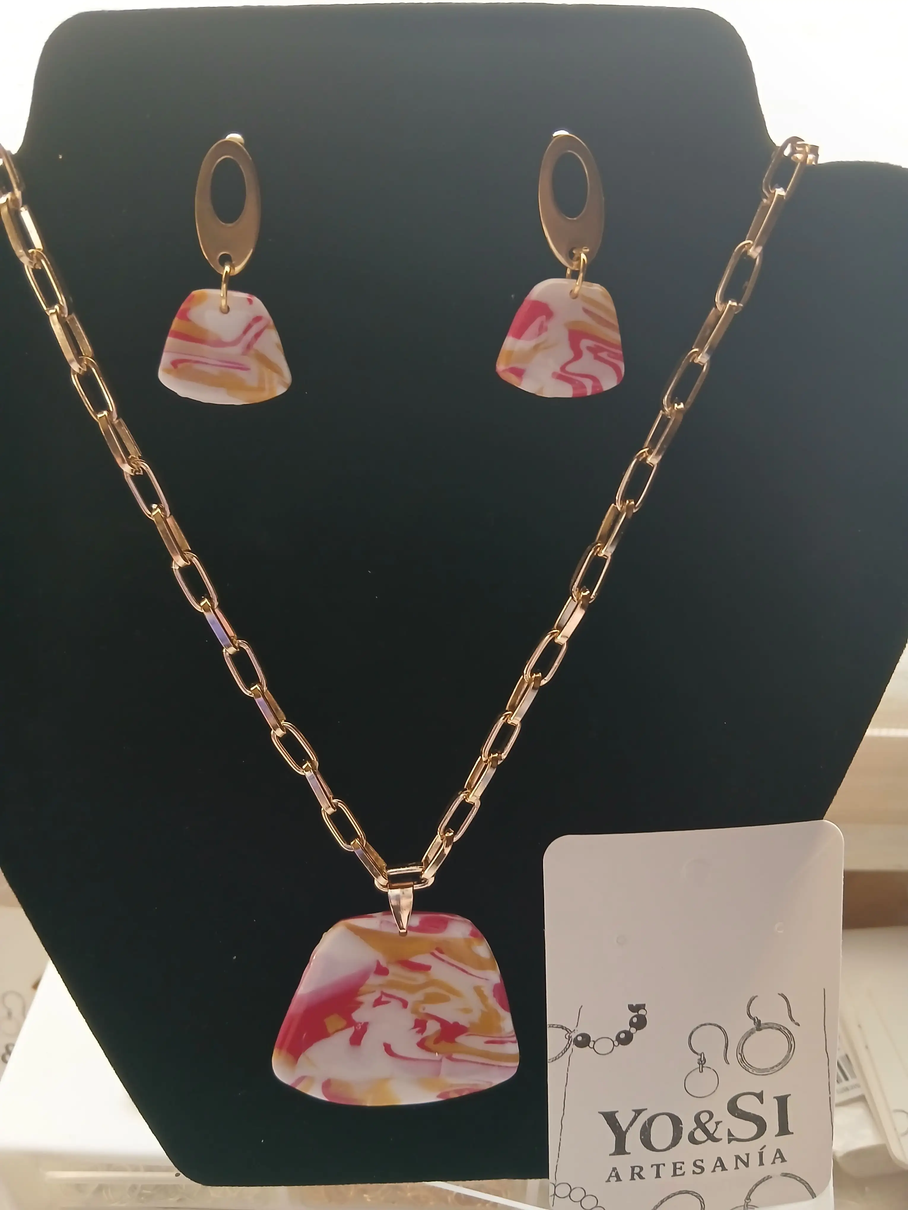 Conjunto de collar y pendientes de arcilla polimérica