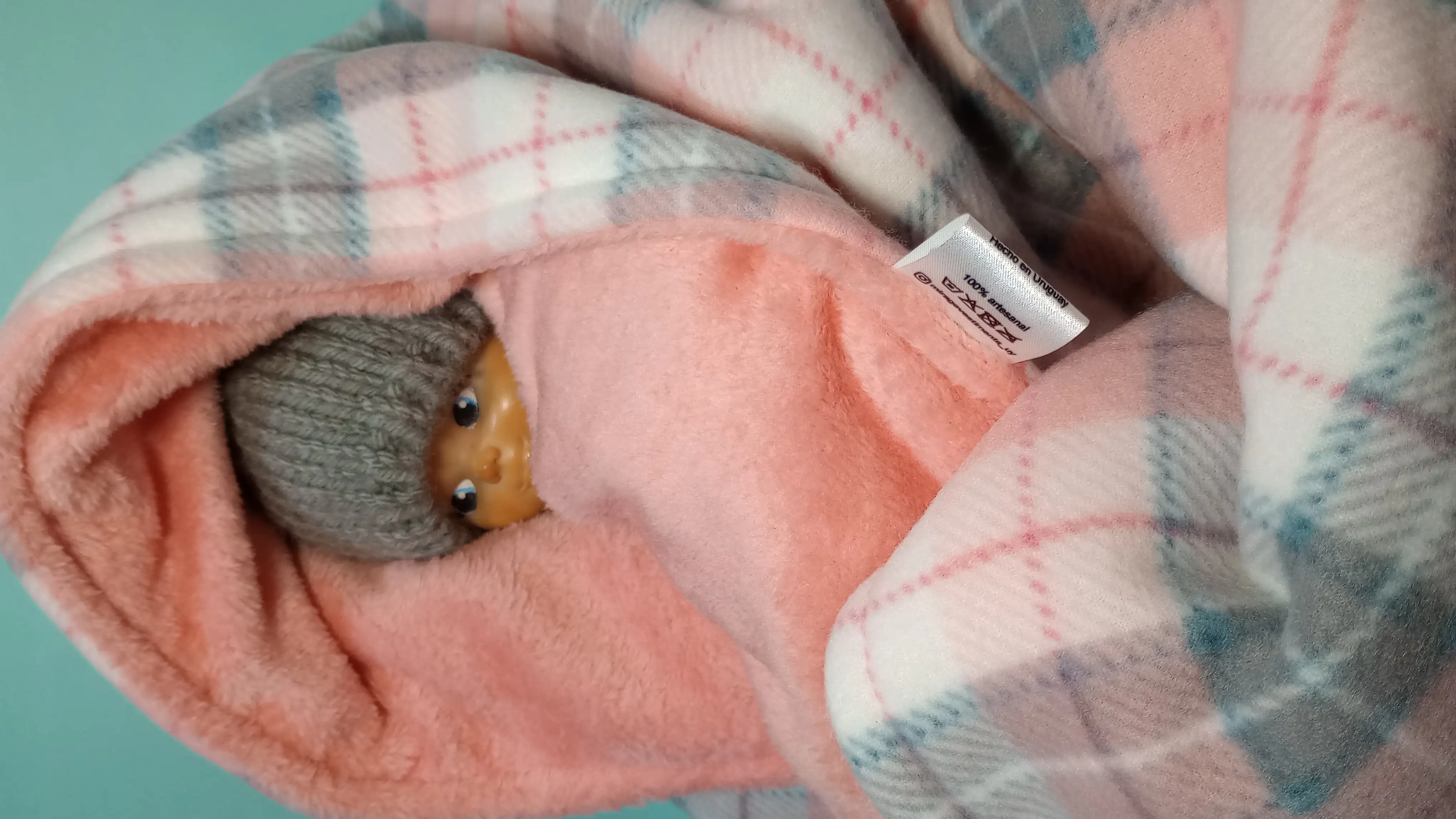 Manta Polar Escocesa Rosa con Polar Peluche – Suave y Abrigada - Imagen 5