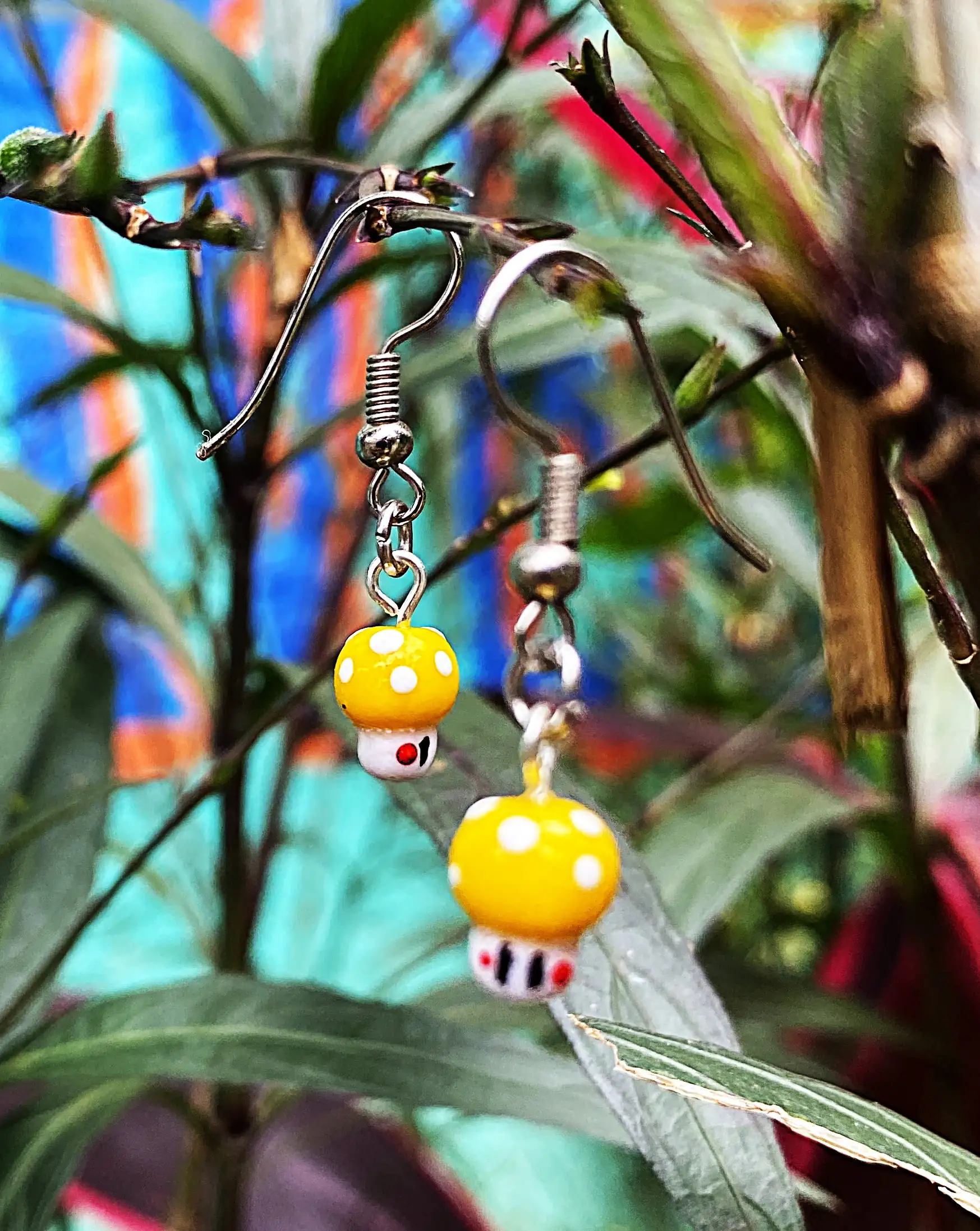 Aretes colgantes de honguitos
