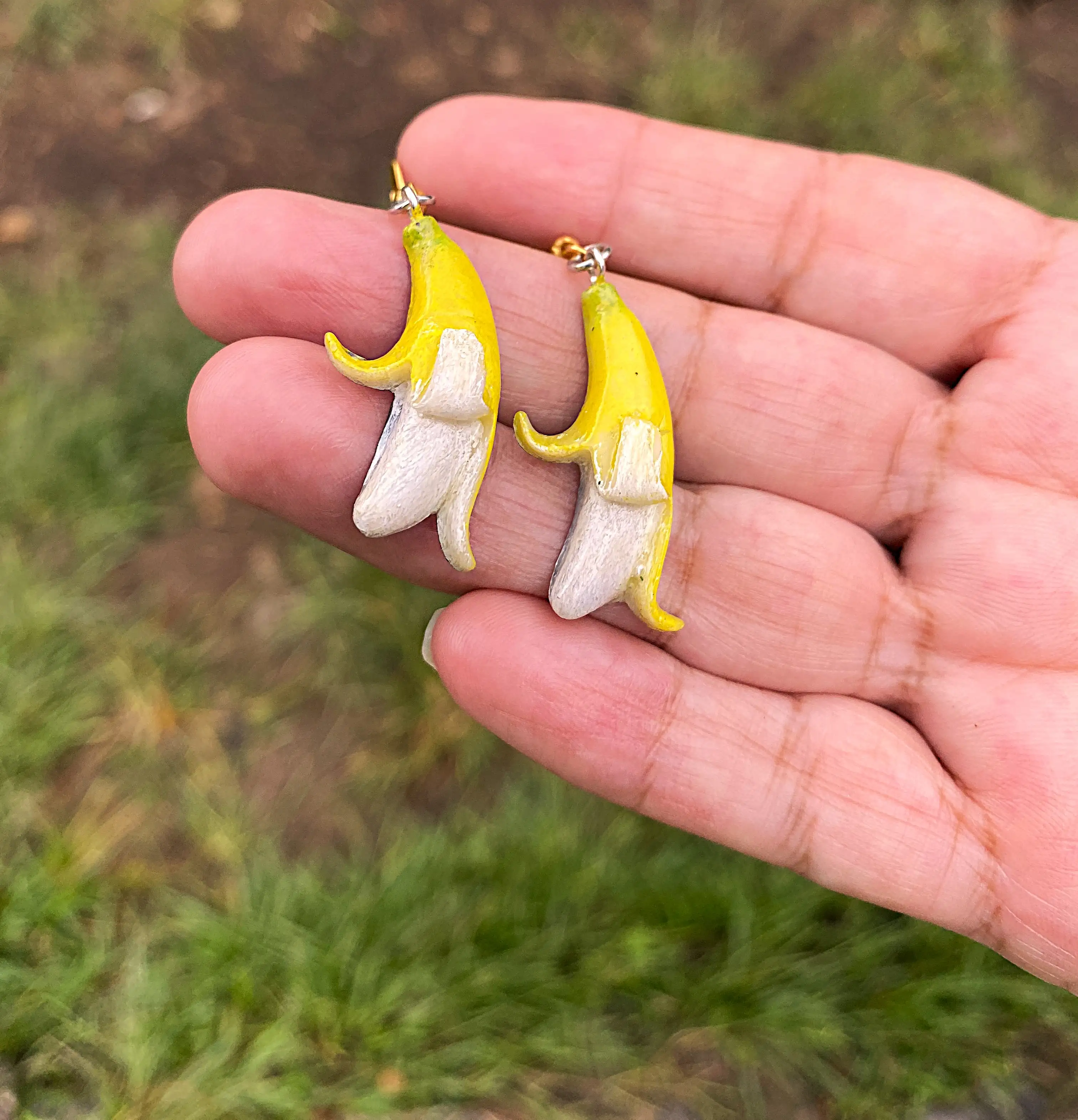 Aretes colgantes de bananos