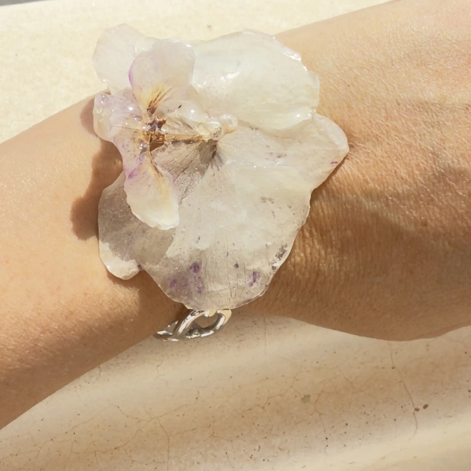 Pulsera /Brazalete con orquídea natural - Imagen 3