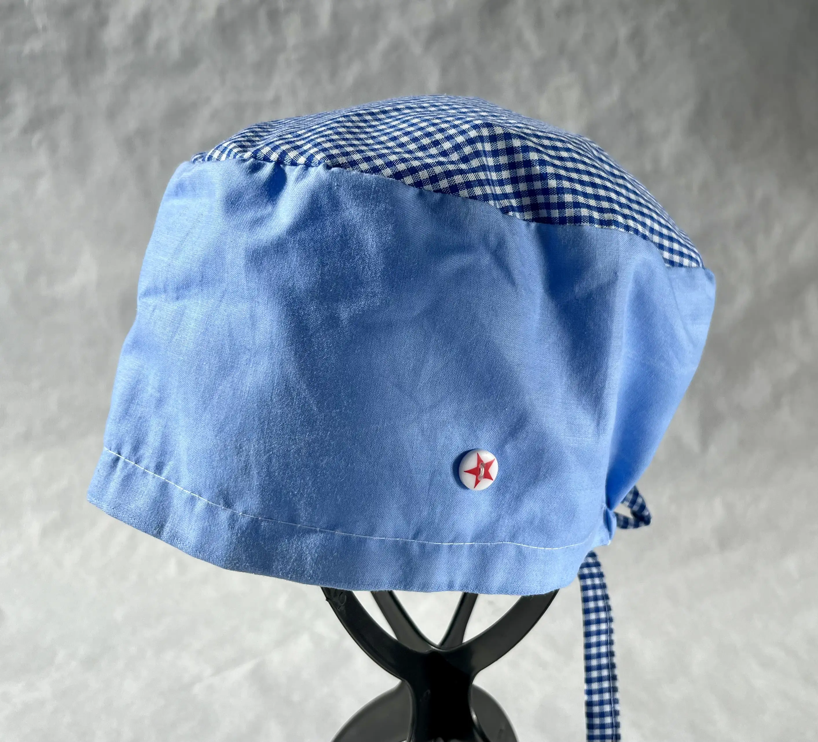 Gorro sanitario con botones para mascarillas - Imagen 5