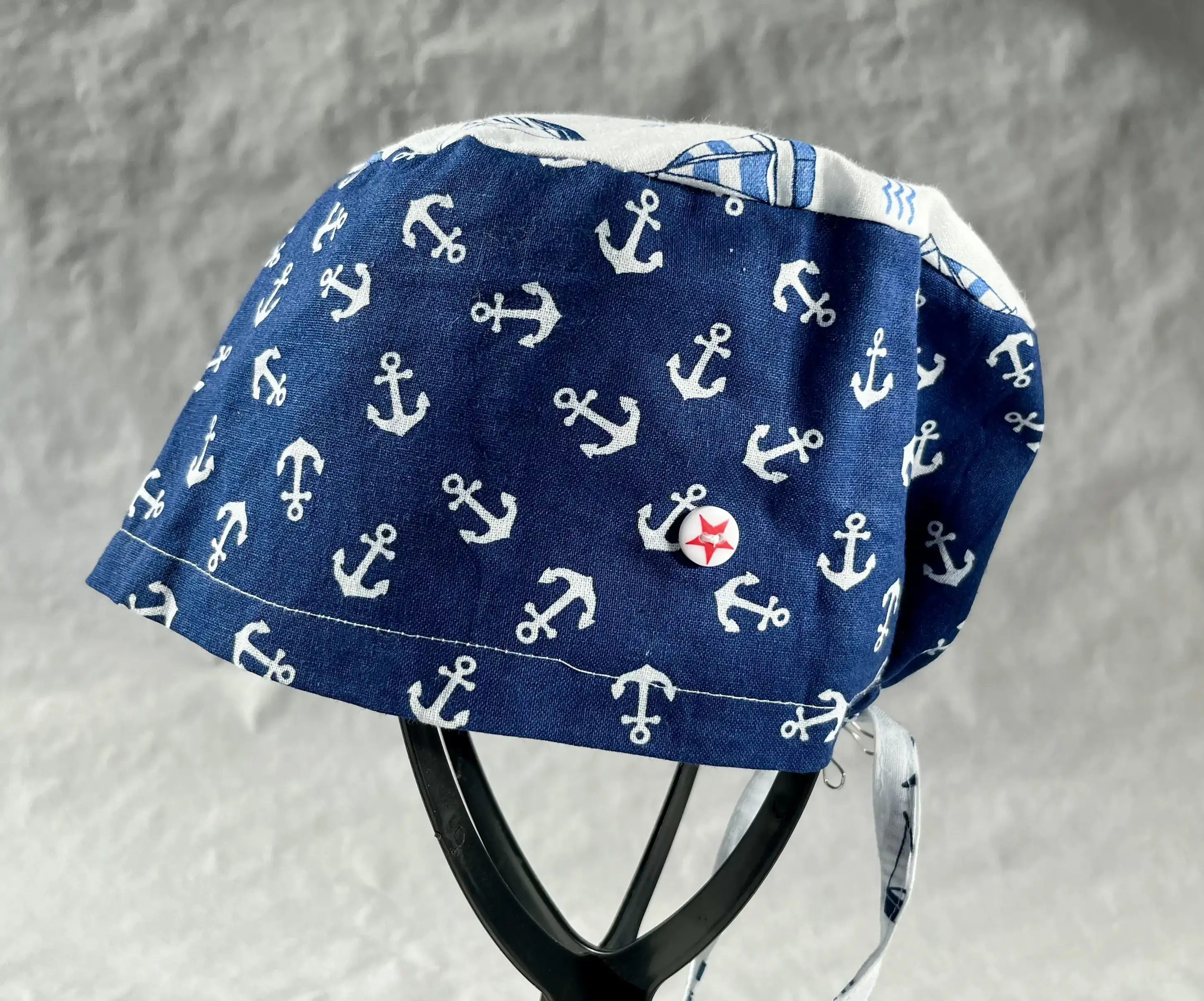 Gorro sanitario con botones para mascarillas - Imagen 4