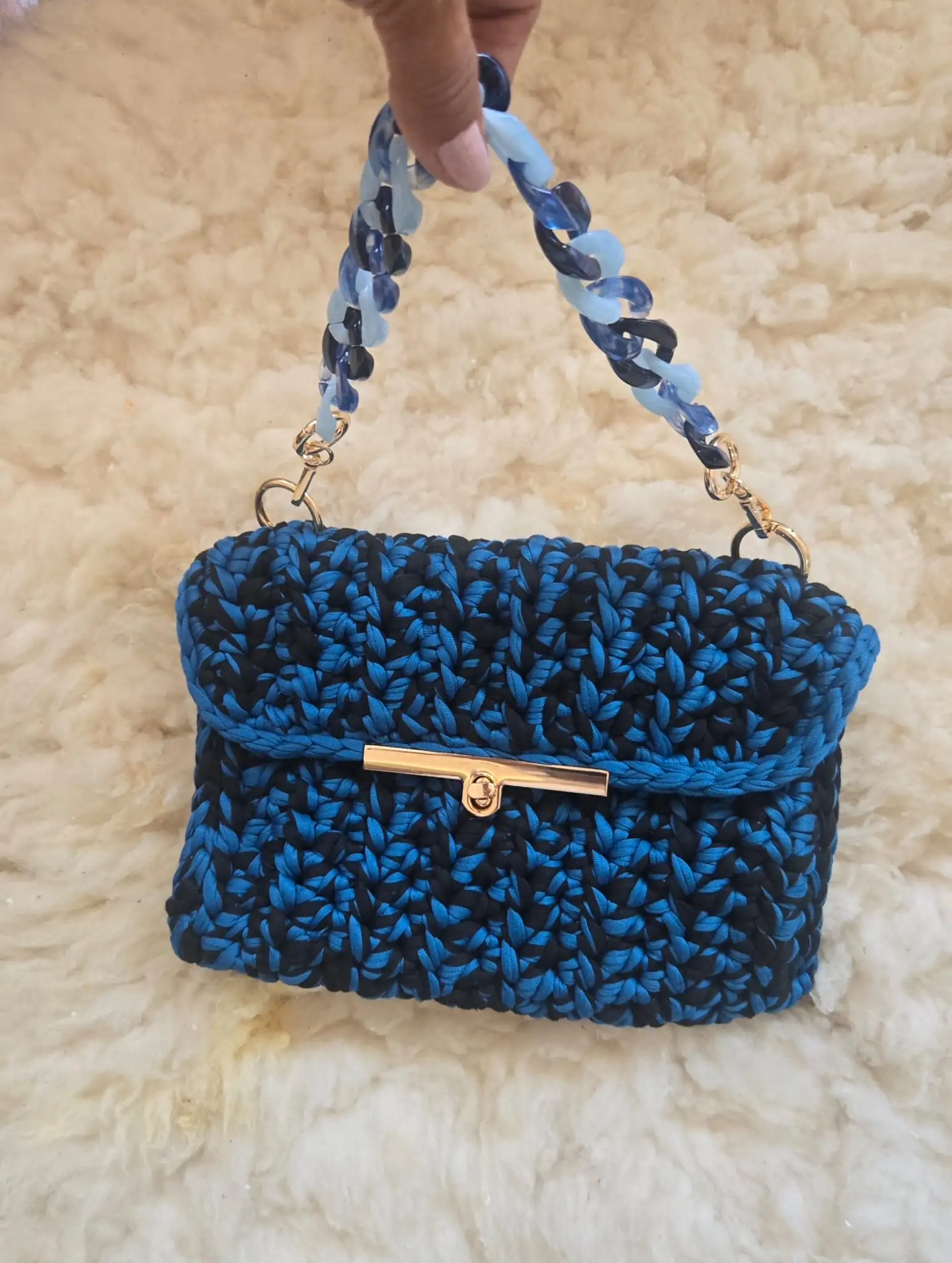 Bolso tejido a mano