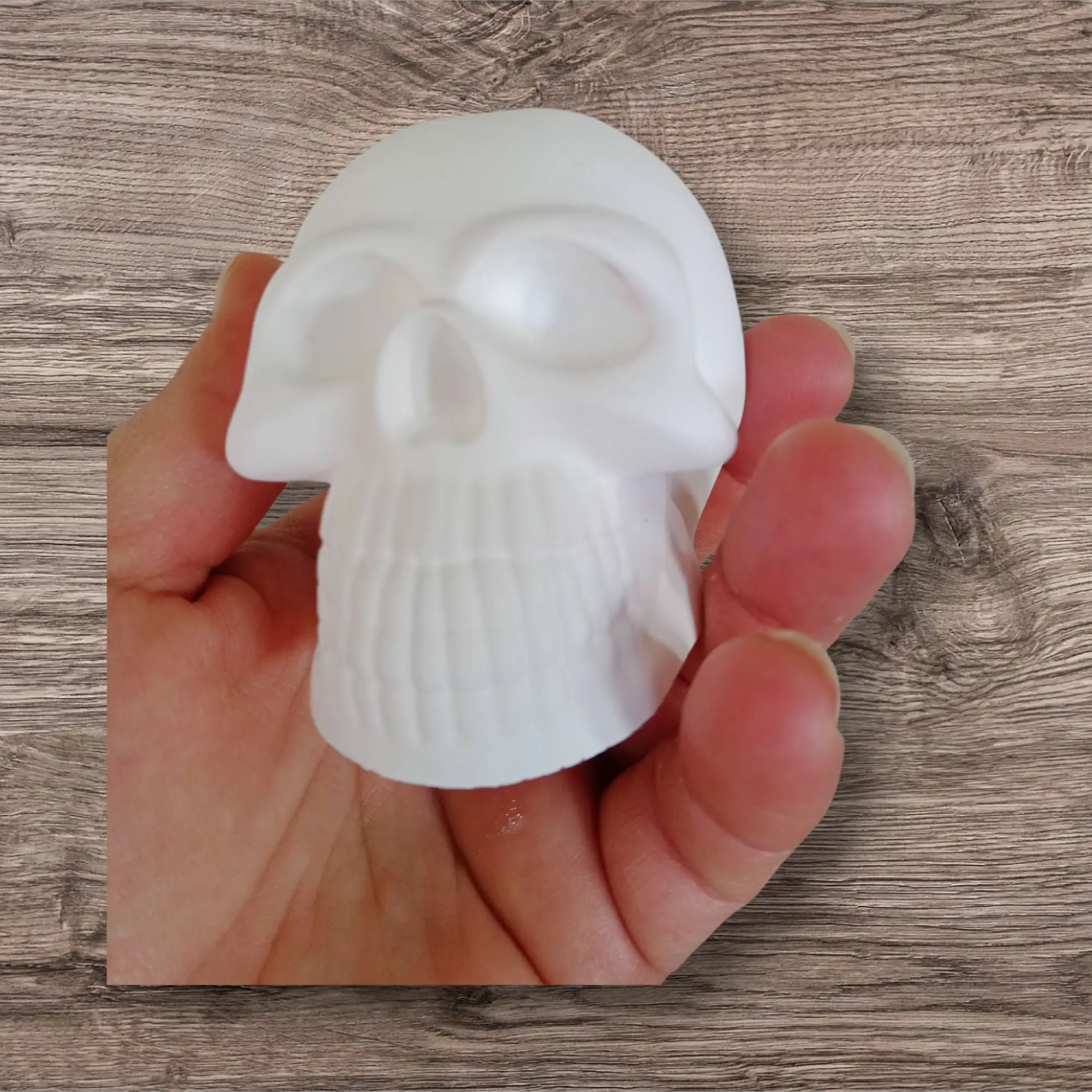 Calavera blanca de eco resina - Imagen 4
