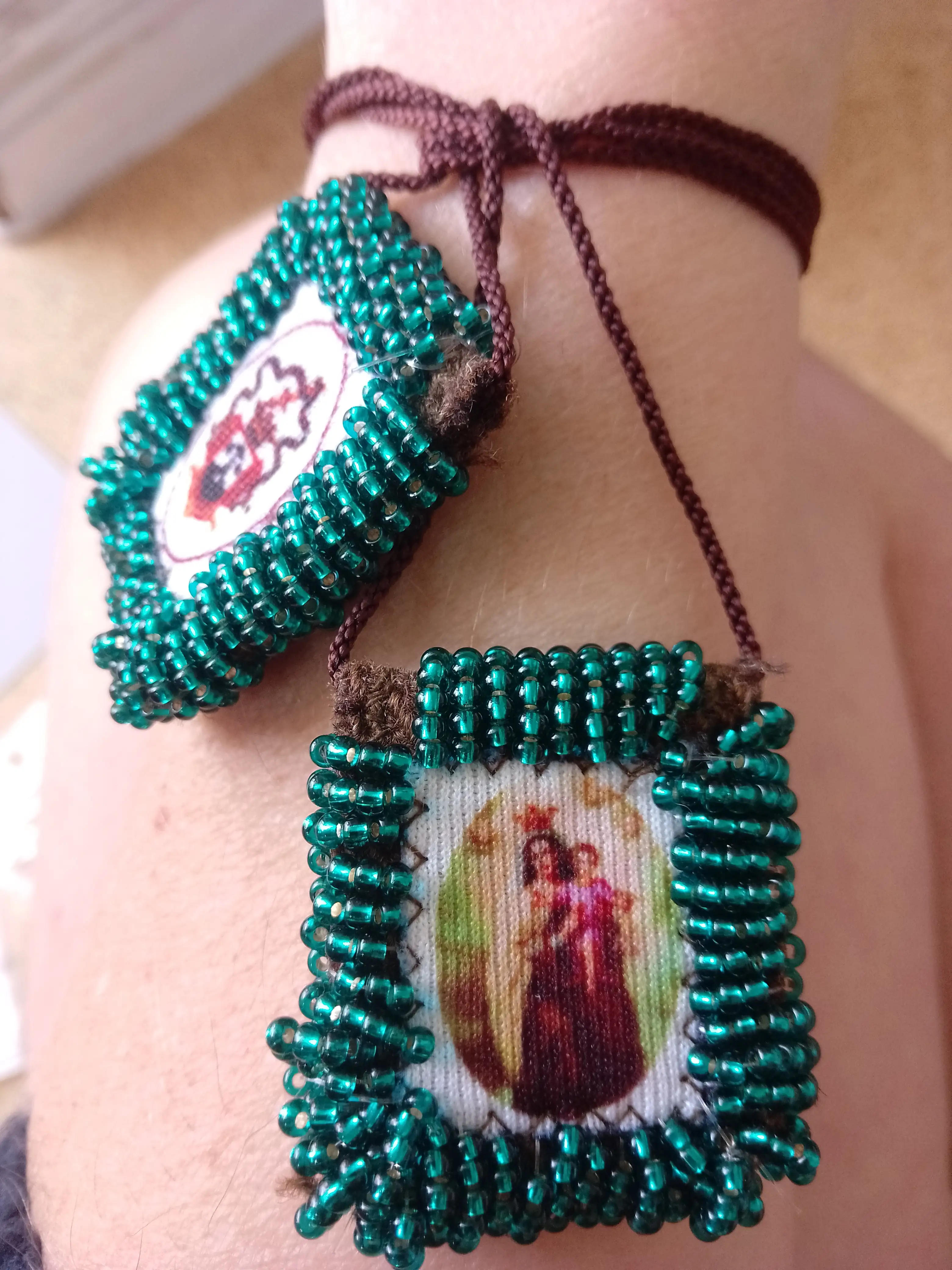 Pulsera hecha a mano con motivo religioso - Imagen 5