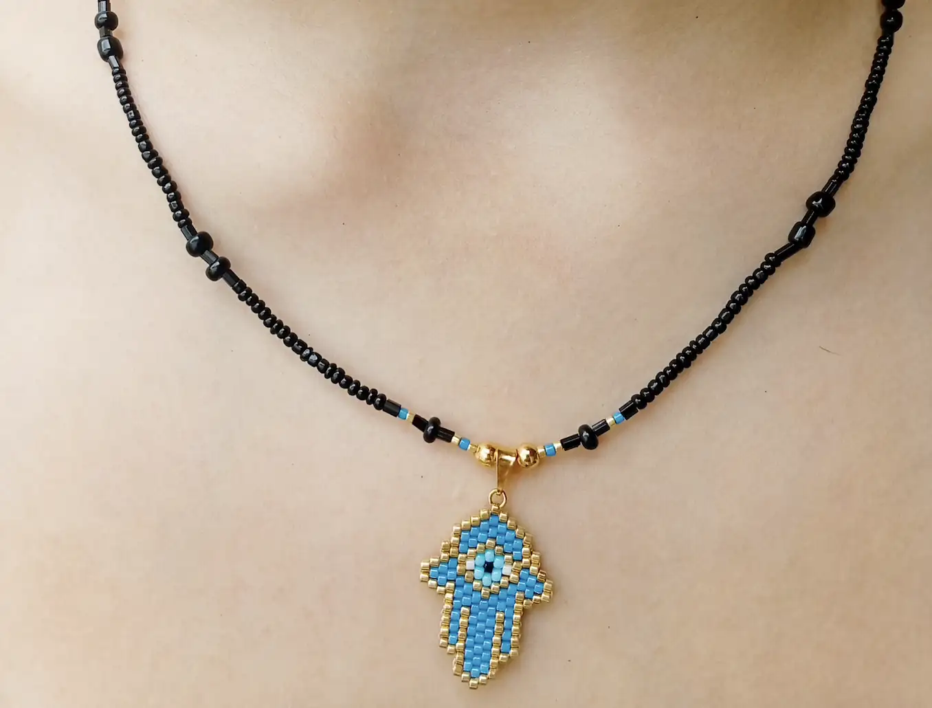 Collar de mostacillas