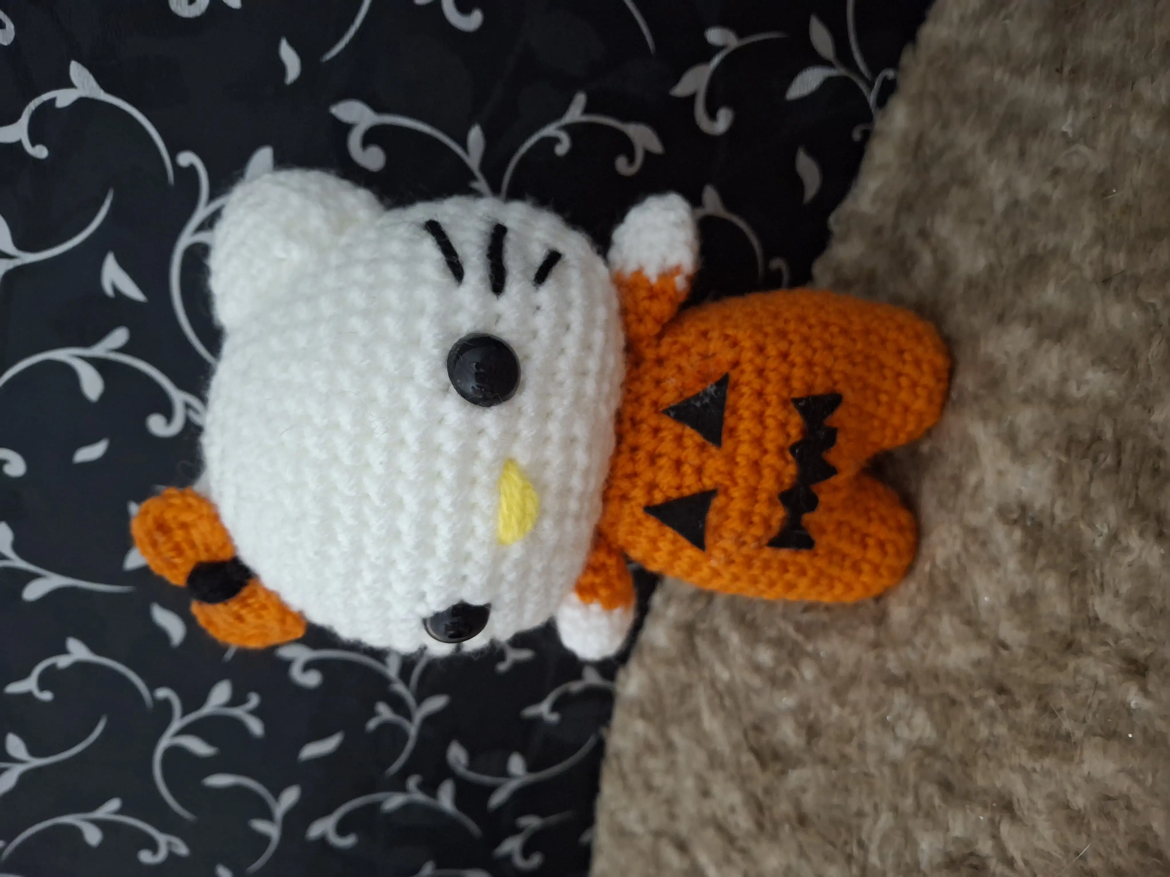 Amigurumi Hello Kitty Calabaza  - Imagen 2